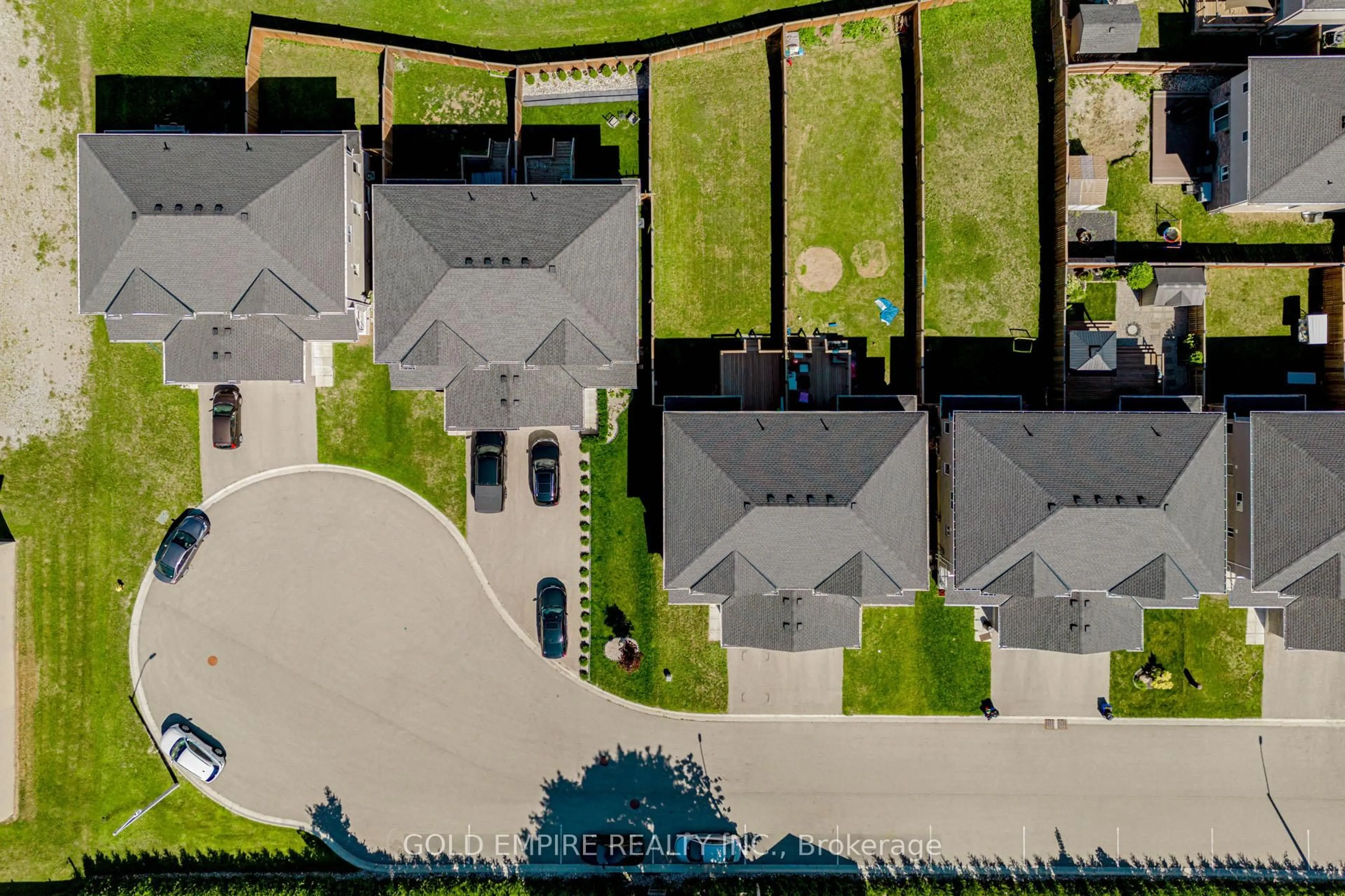 A pic from outside/outdoor area/front of a property/back of a property/a pic from drone, street for 28 MINLER St #6, Ingersoll Ontario N5C 0C9