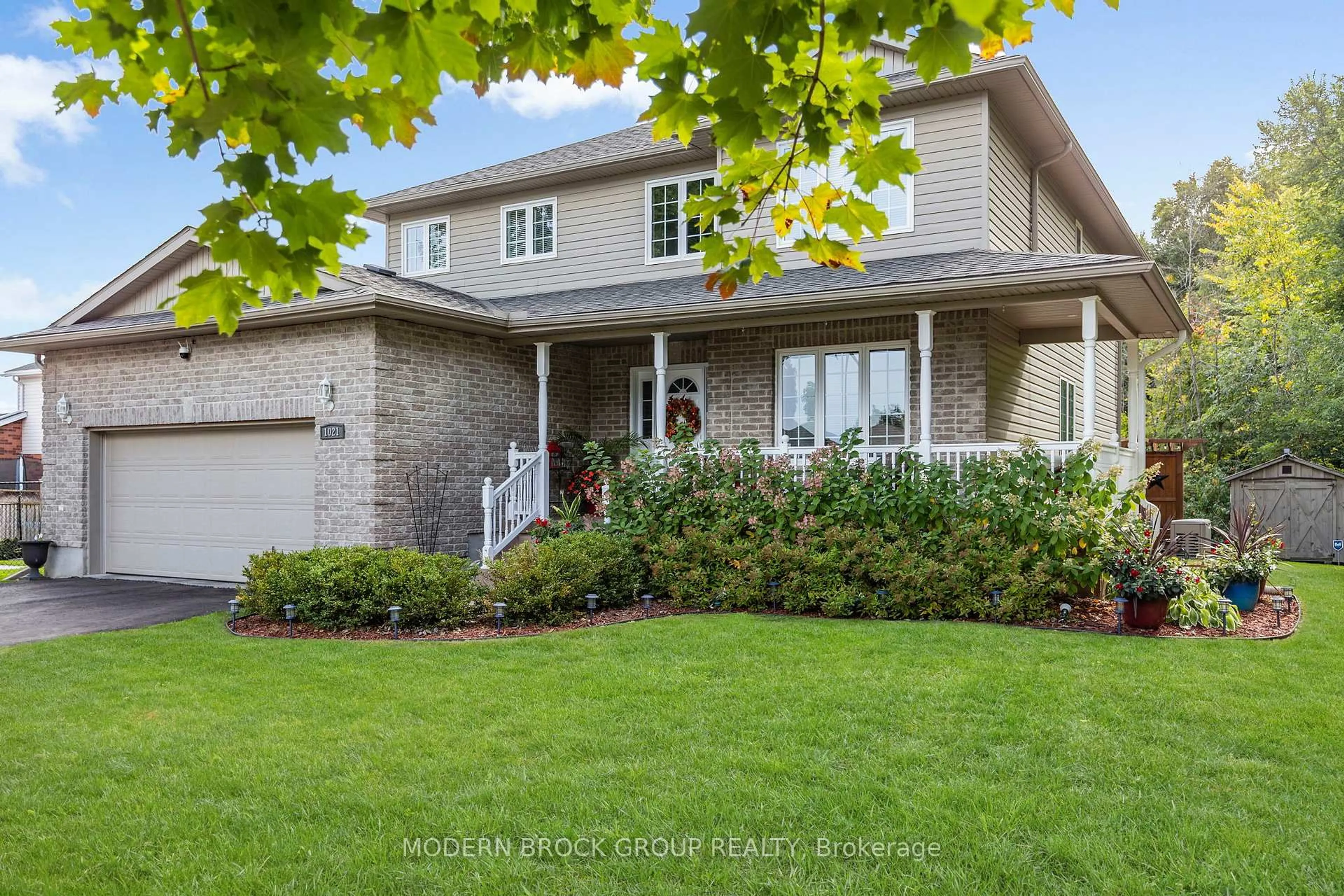 Home with vinyl exterior material, street for 1021 Kingswood St, Brockville Ontario K6V 7G1