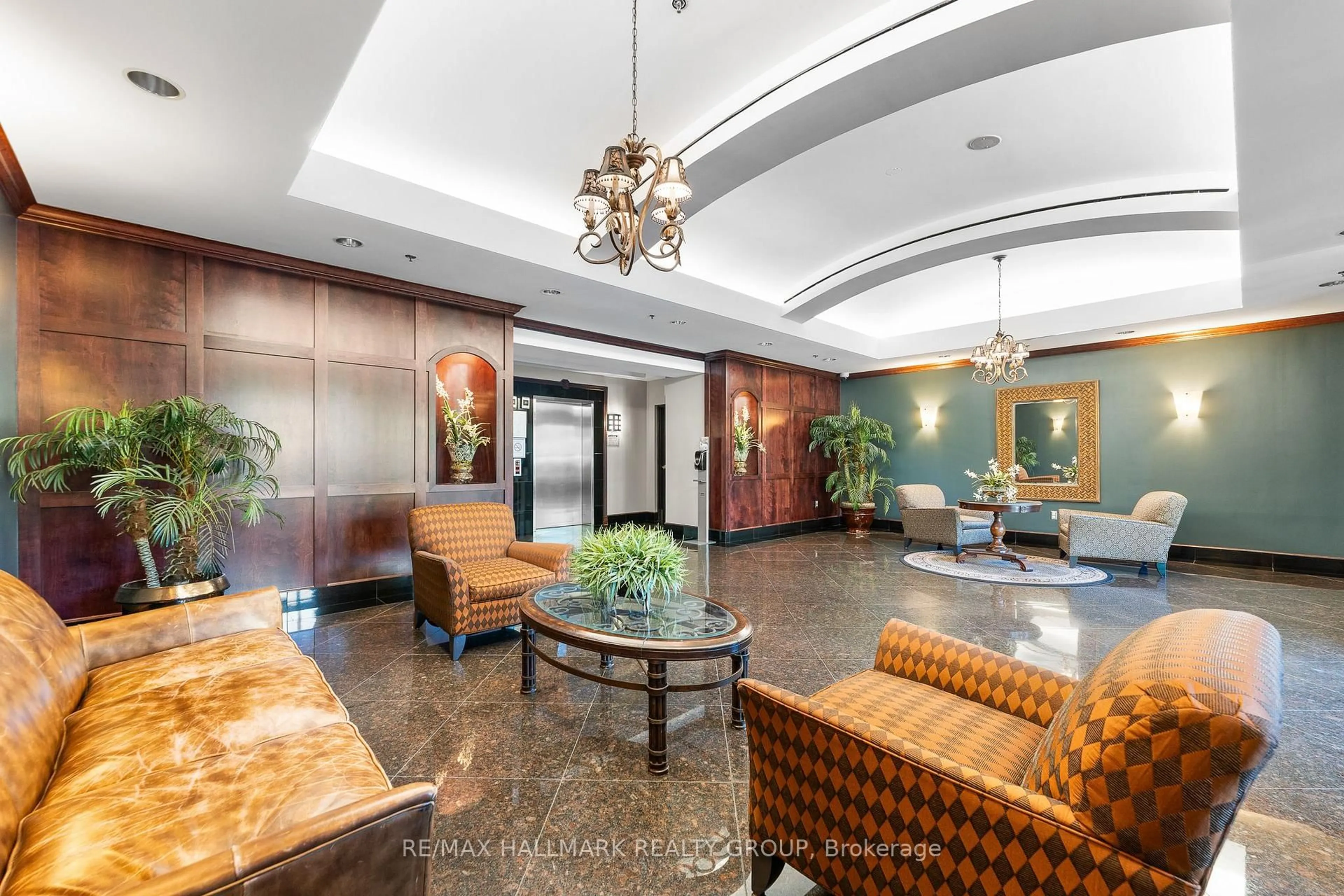 Lobby for 570 Laurier Ave #2202, Ottawa Ontario K1R 1C8