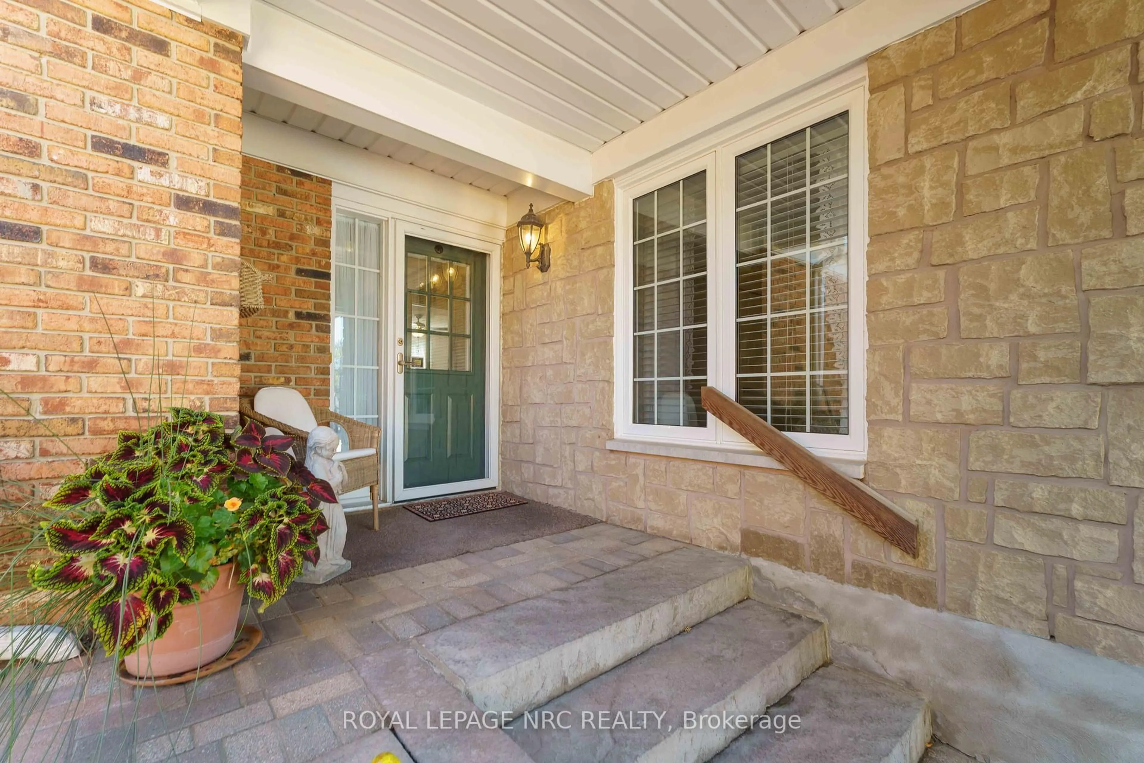 Indoor entryway for 4092 Plum Tree Crt, Lincoln Ontario L0R 2C0