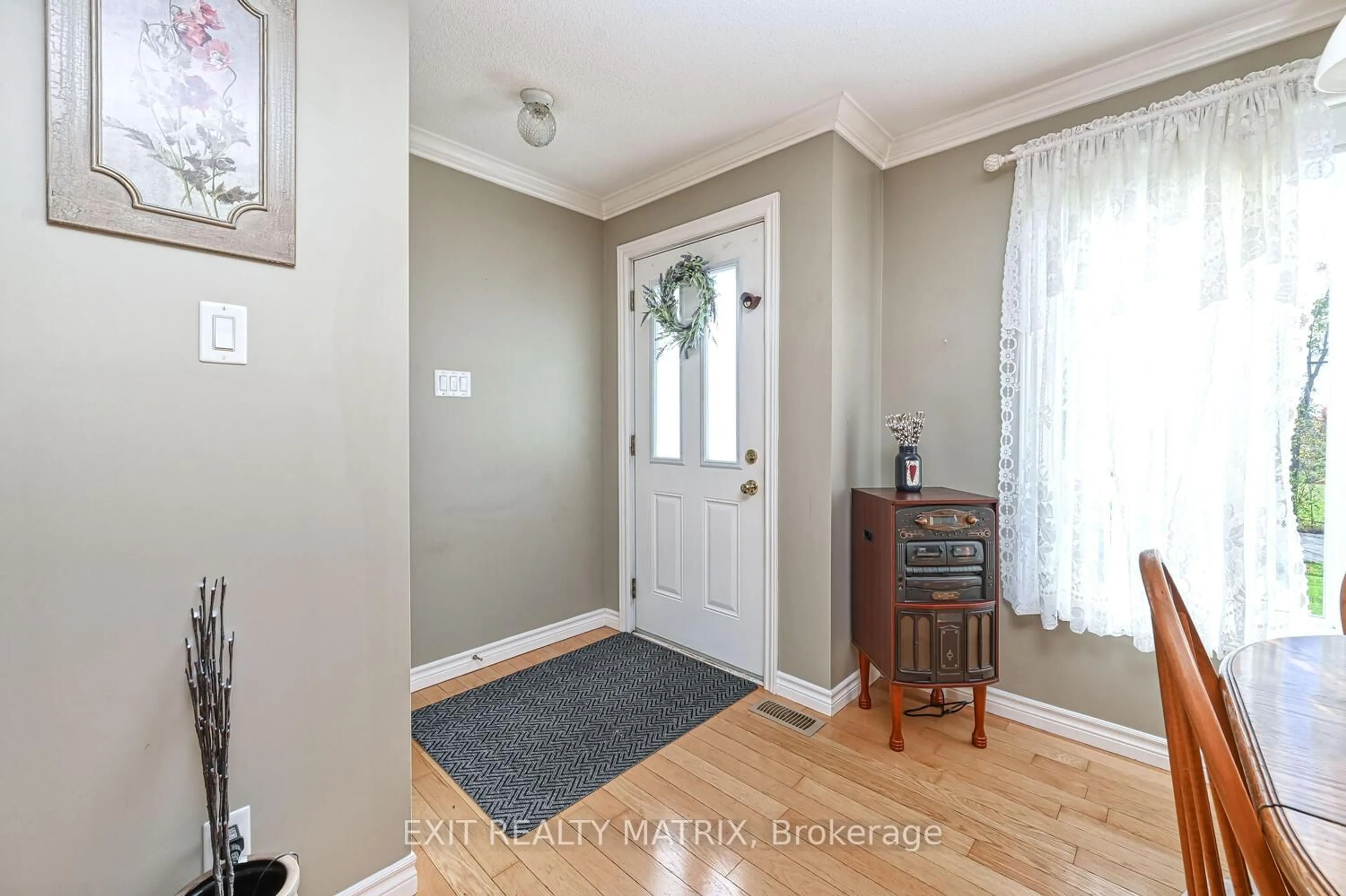 Indoor entryway for 7719 Lawrence St, Vernon Ontario K0A 3J0