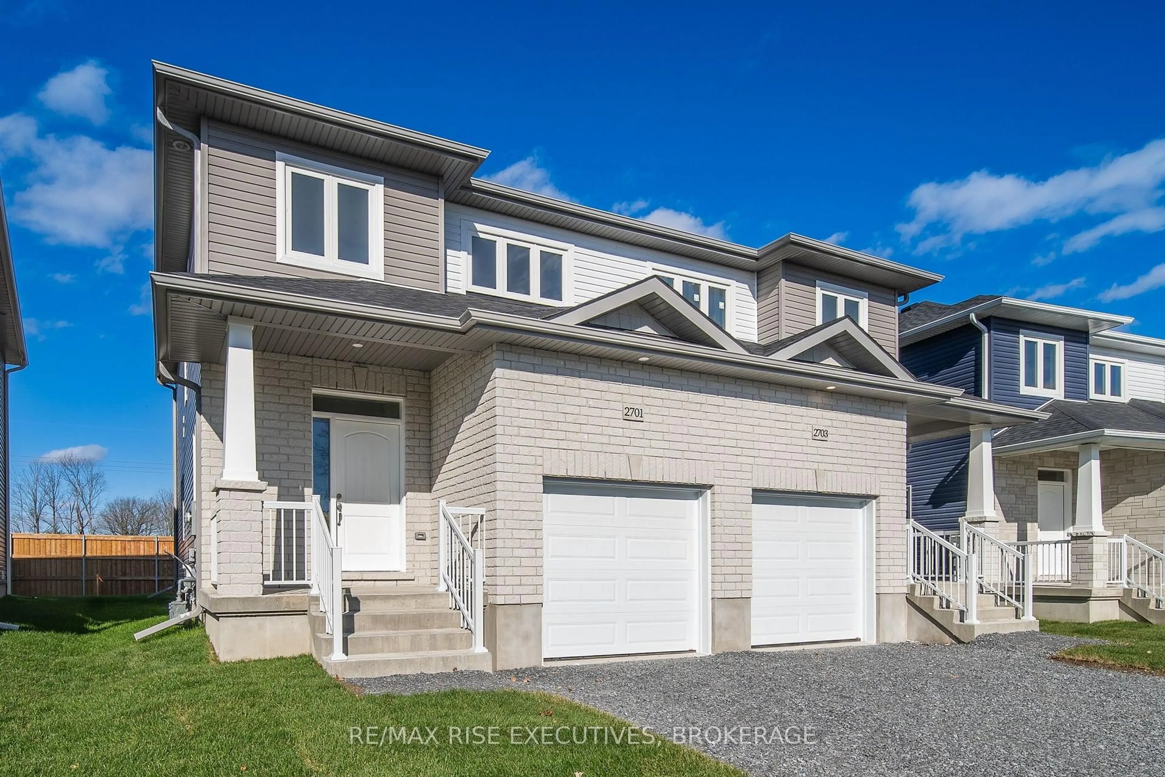 Home with vinyl exterior material, street for 2701 Delmar St, Kingston Ontario K7P 0J1