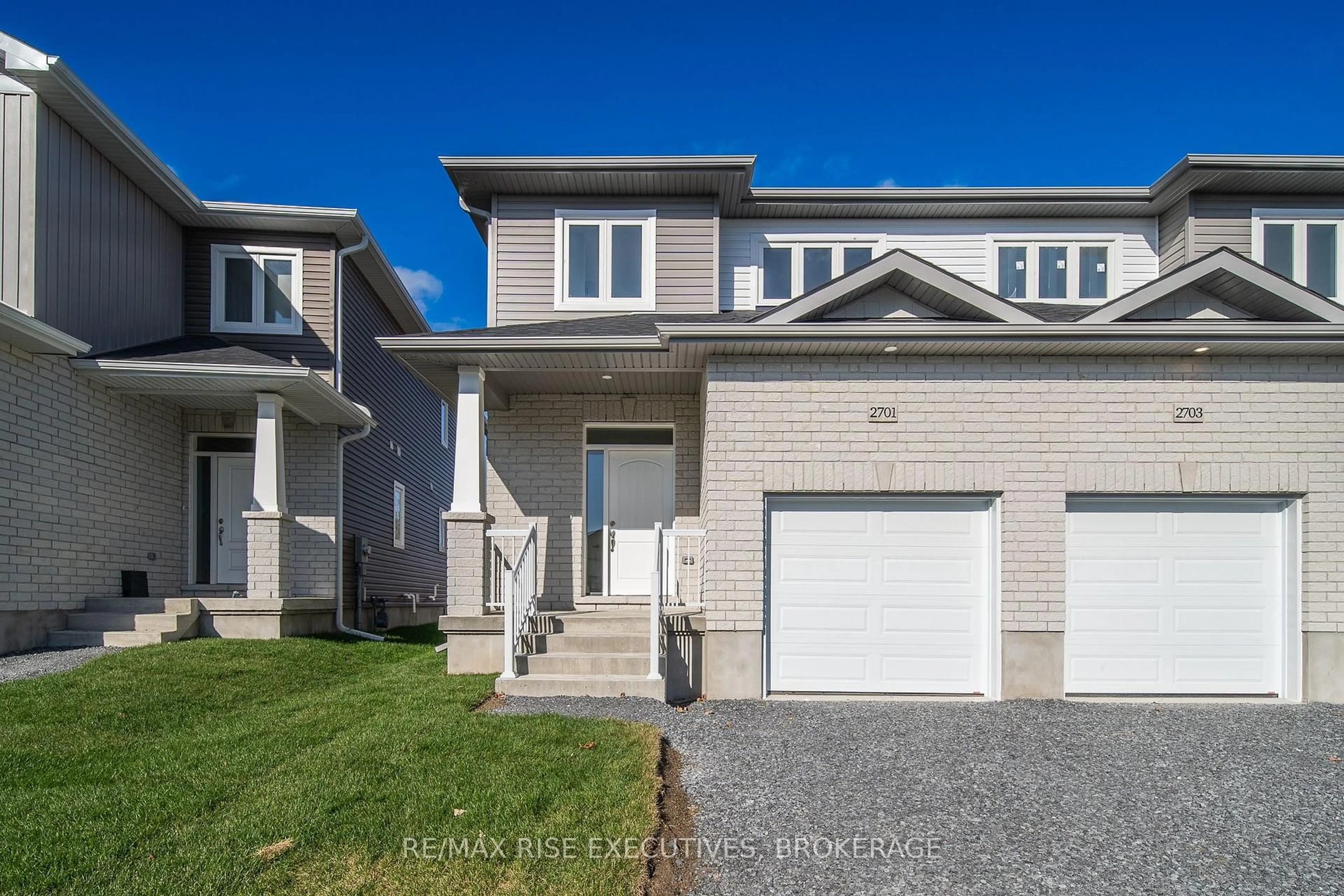 Home with vinyl exterior material, street for 2701 Delmar St, Kingston Ontario K7P 0J1