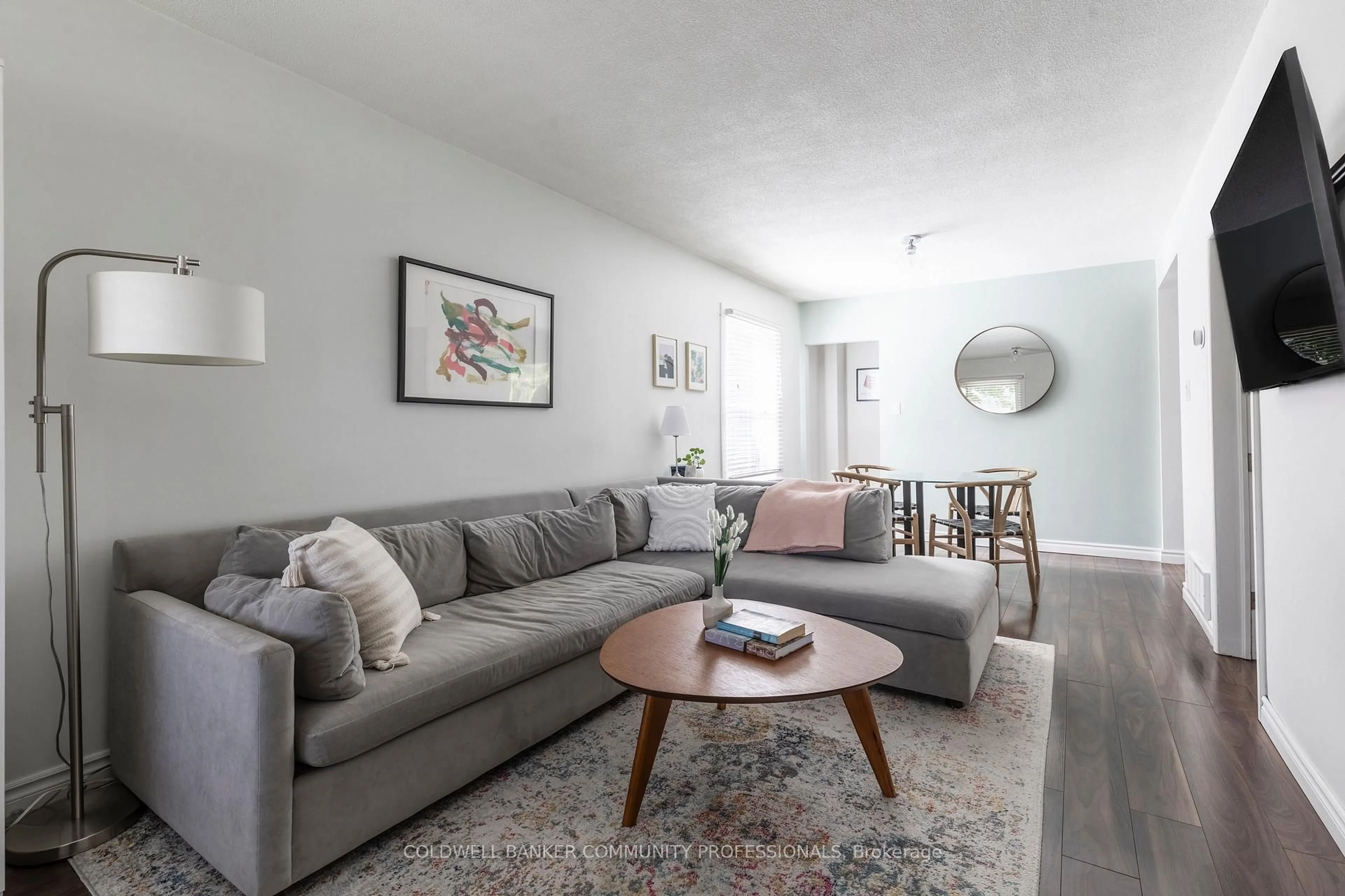 Living room with furniture, unknown for 68 Graham Ave, Hamilton Ontario L8K 2M1