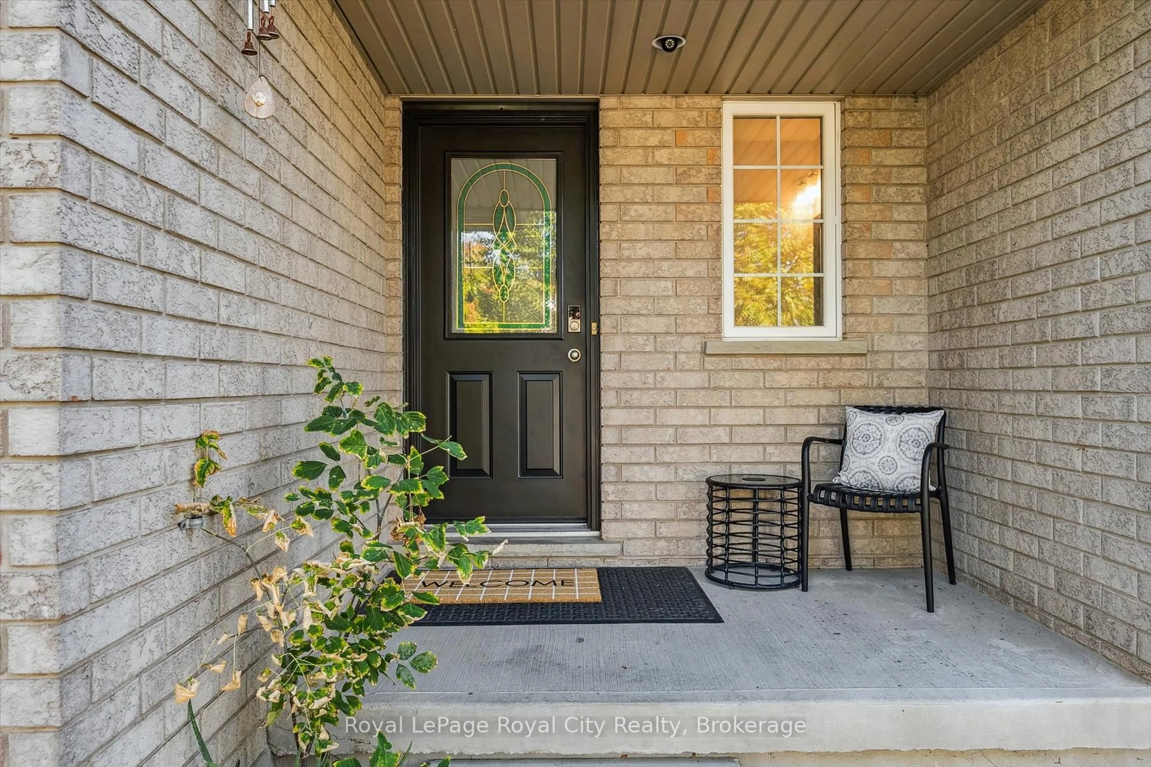 Indoor entryway for 130 Silurian Dr, Guelph Ontario N1E 7G1