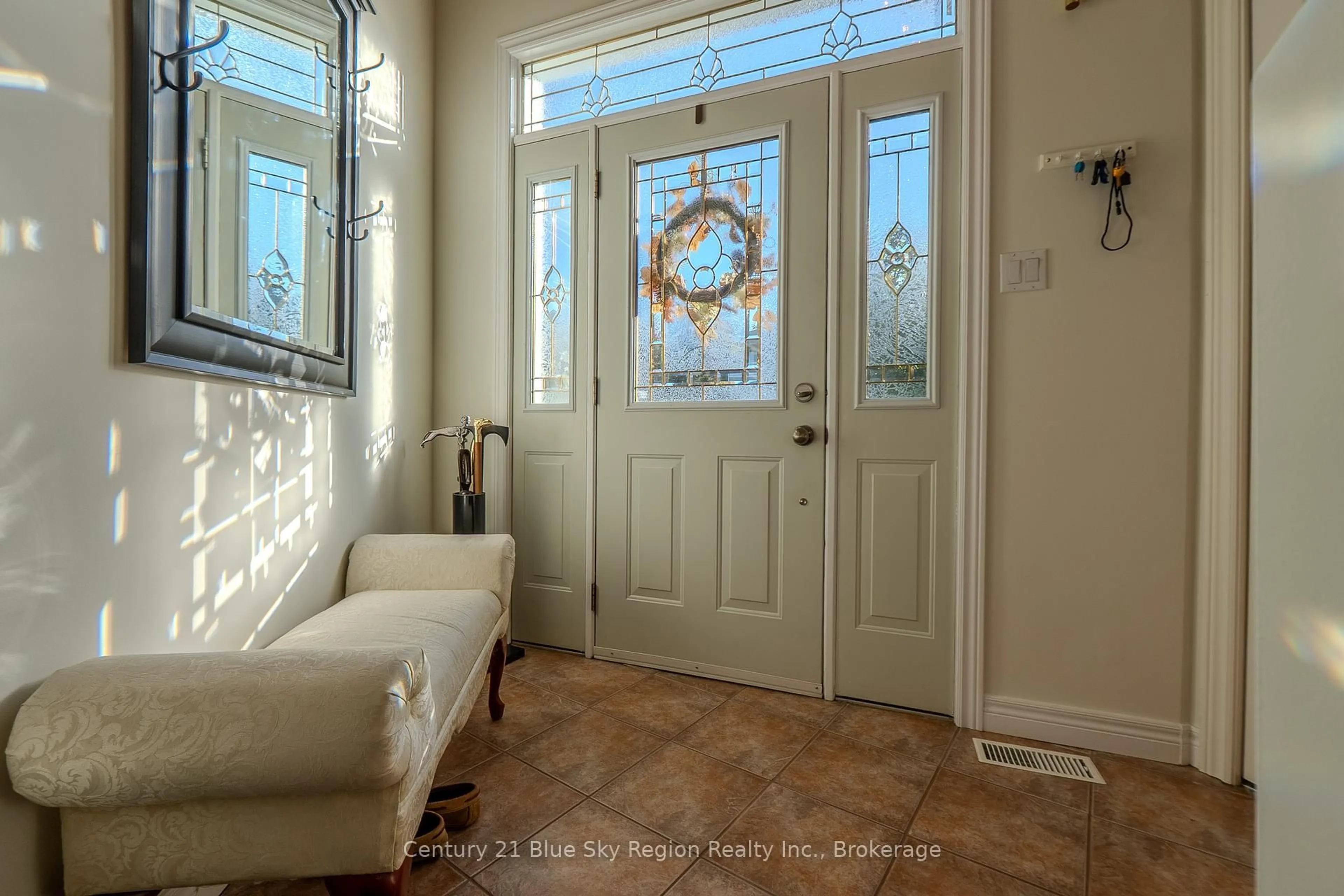 Indoor entryway for 181 Pleasantview Pl, Callander Ontario P0H 1H0