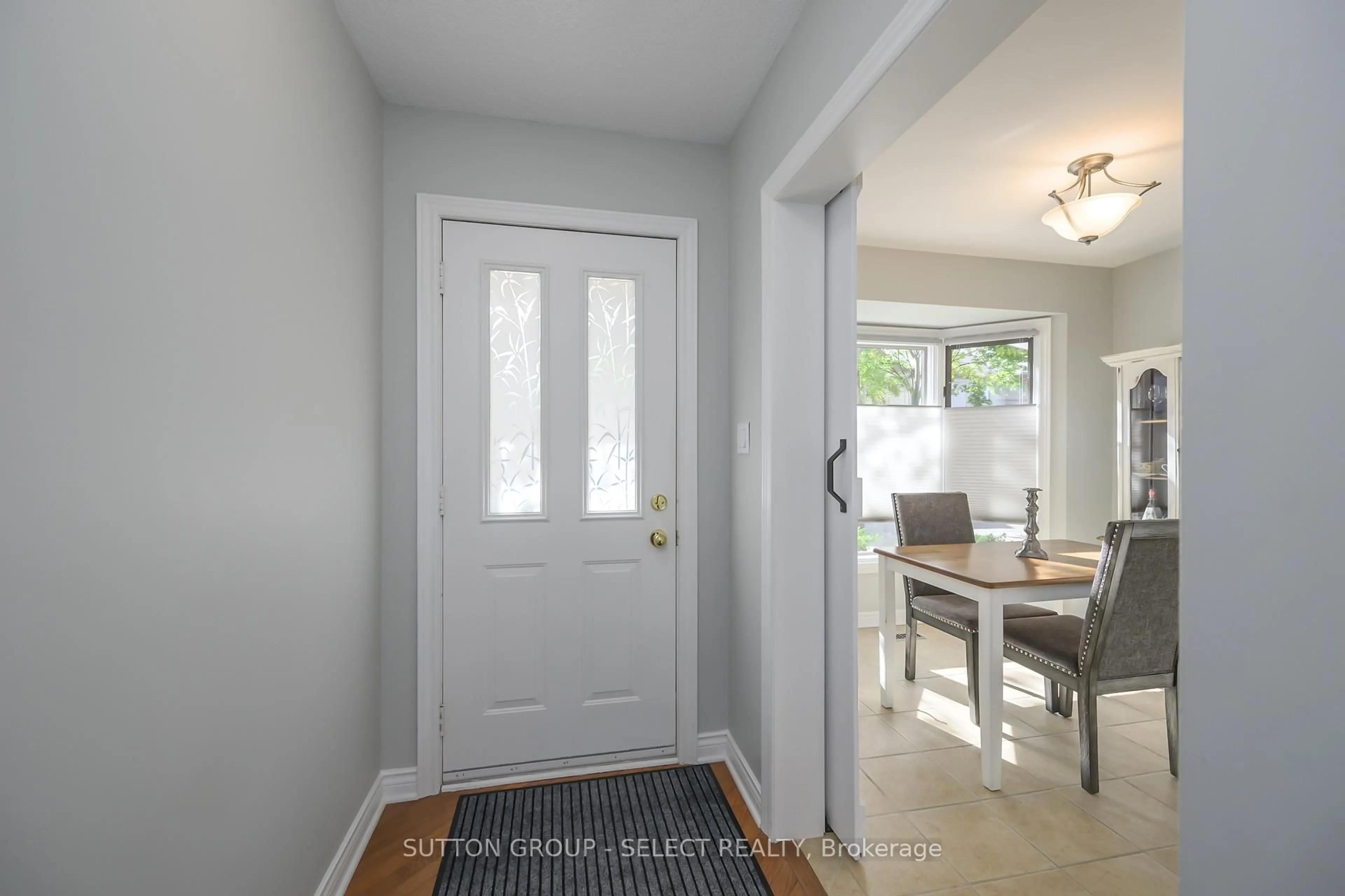Indoor entryway for 1478 ADELAIDE St #14, London North Ontario N6H 0A9