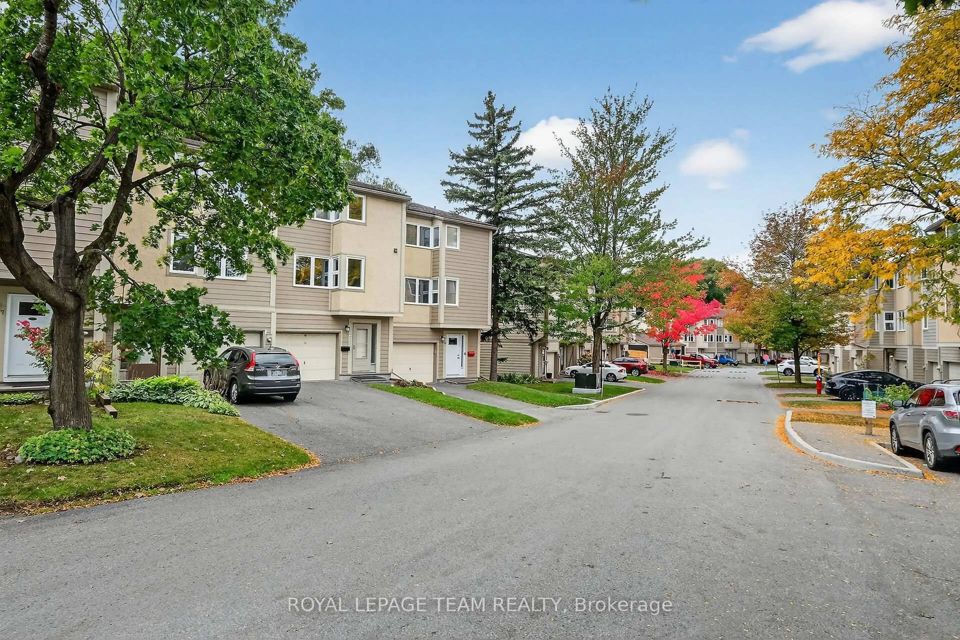 A pic from outside/outdoor area/front of a property/back of a property/a pic from drone, street for 11 Peary Way, Ottawa Ontario K2L 1Z9