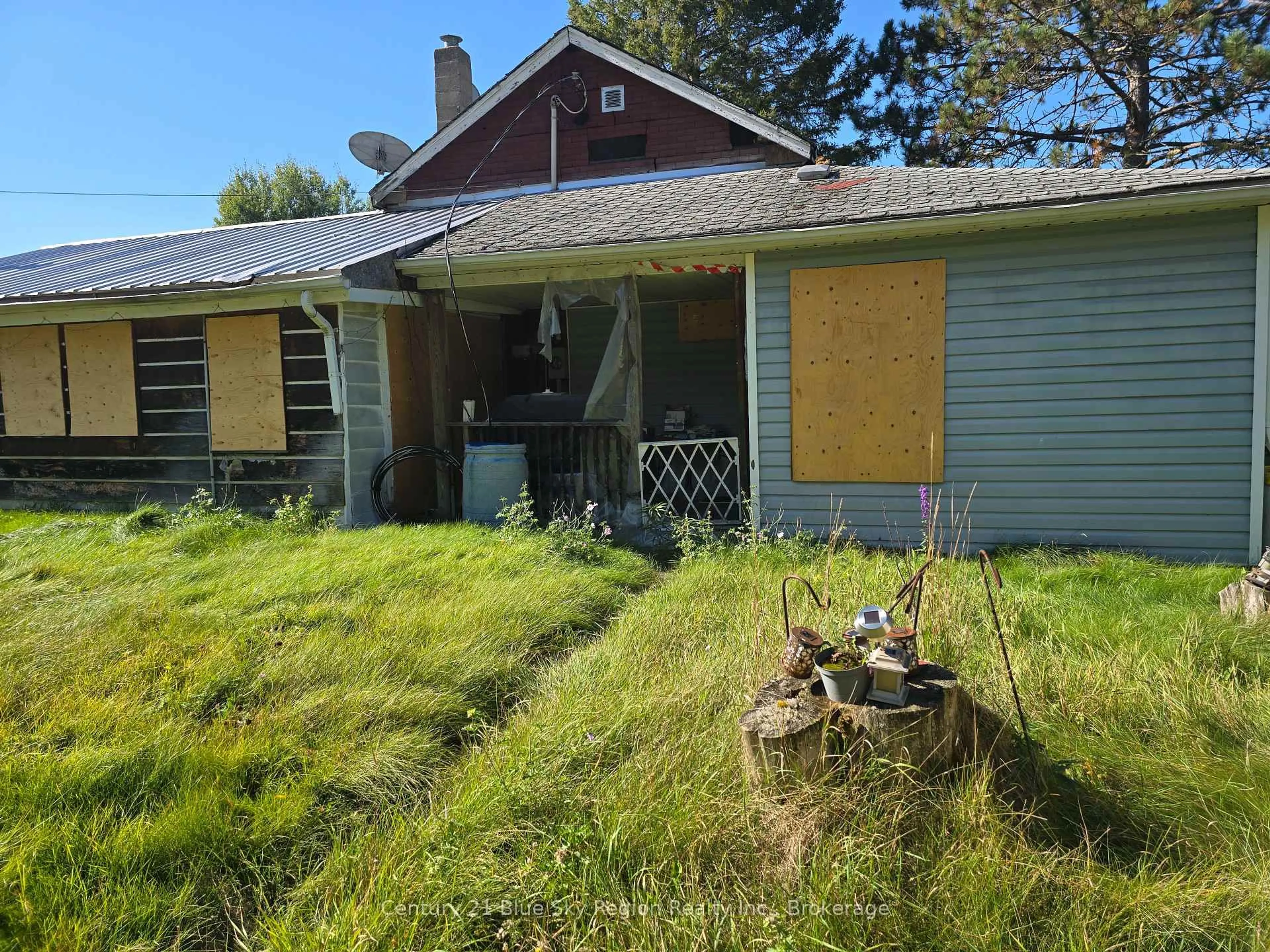 A pic from outside/outdoor area/front of a property/back of a property/a pic from drone, building for 1631B River Rd, Chisholm Ontario P0H 1B0