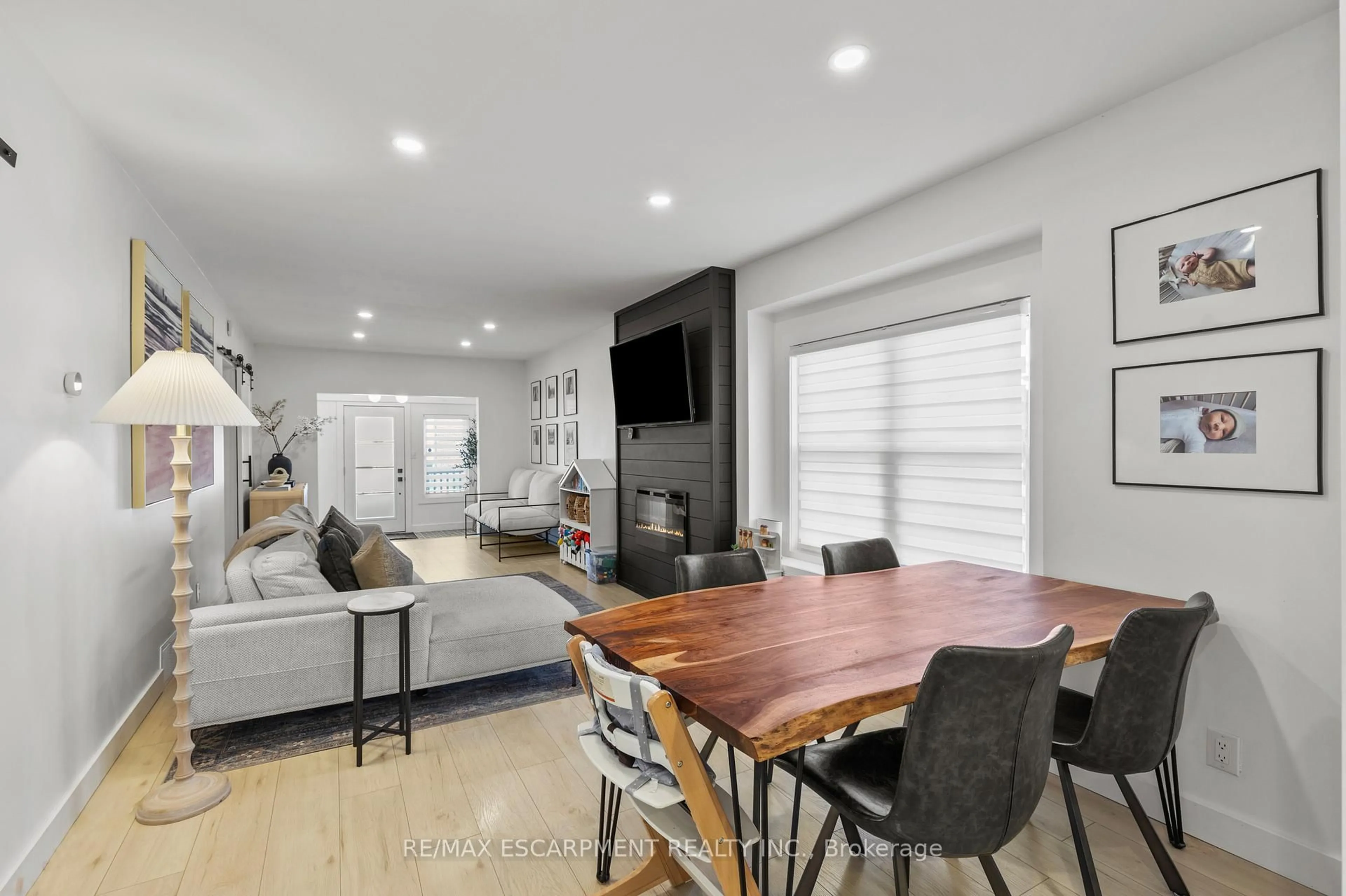 Living room with furniture, wood/laminate floor for 42 Garside Ave, Hamilton Ontario L8H 4W2