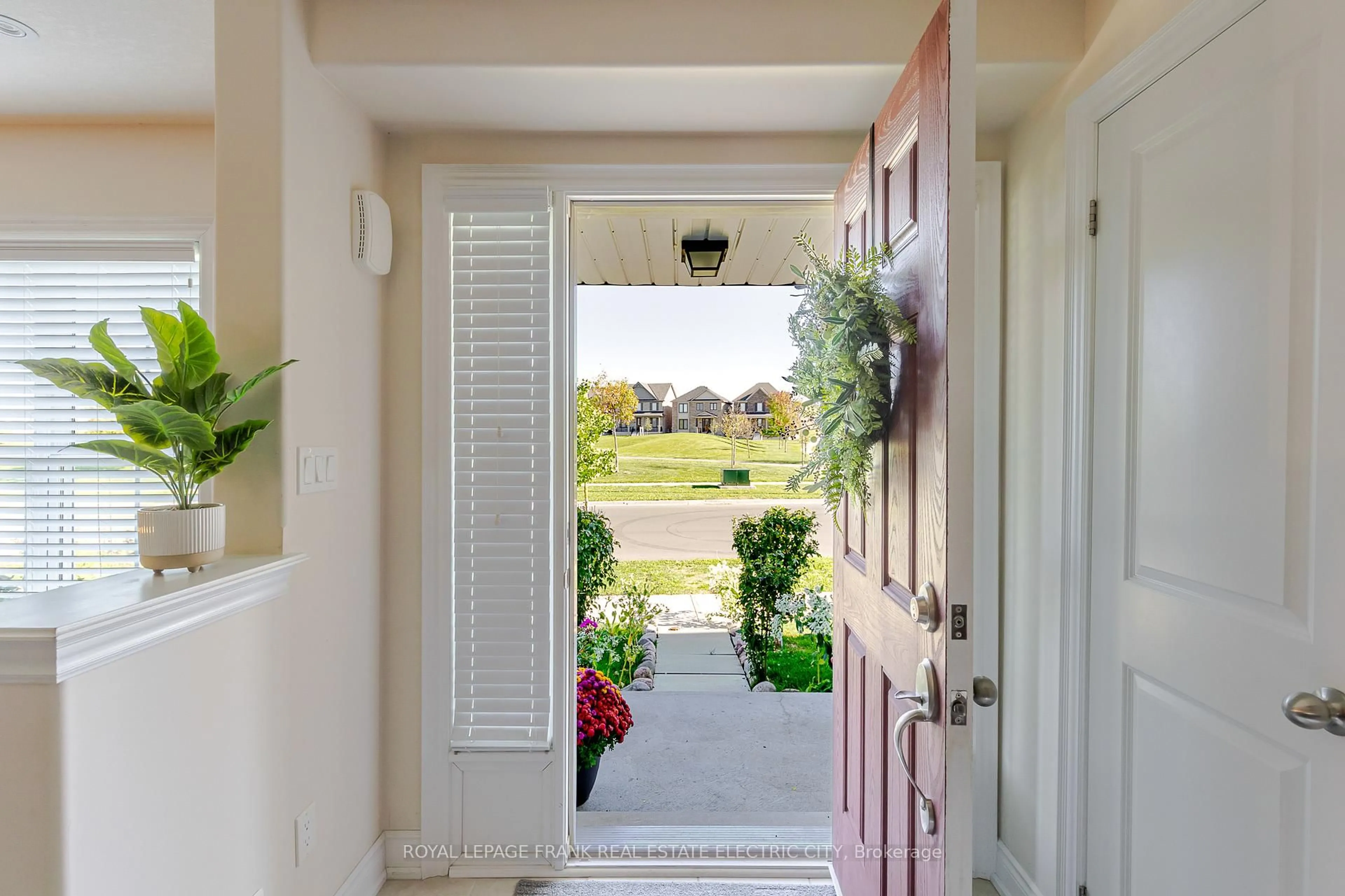 Indoor entryway for 849 Broadway Blvd, Peterborough Ontario K9H 0J1