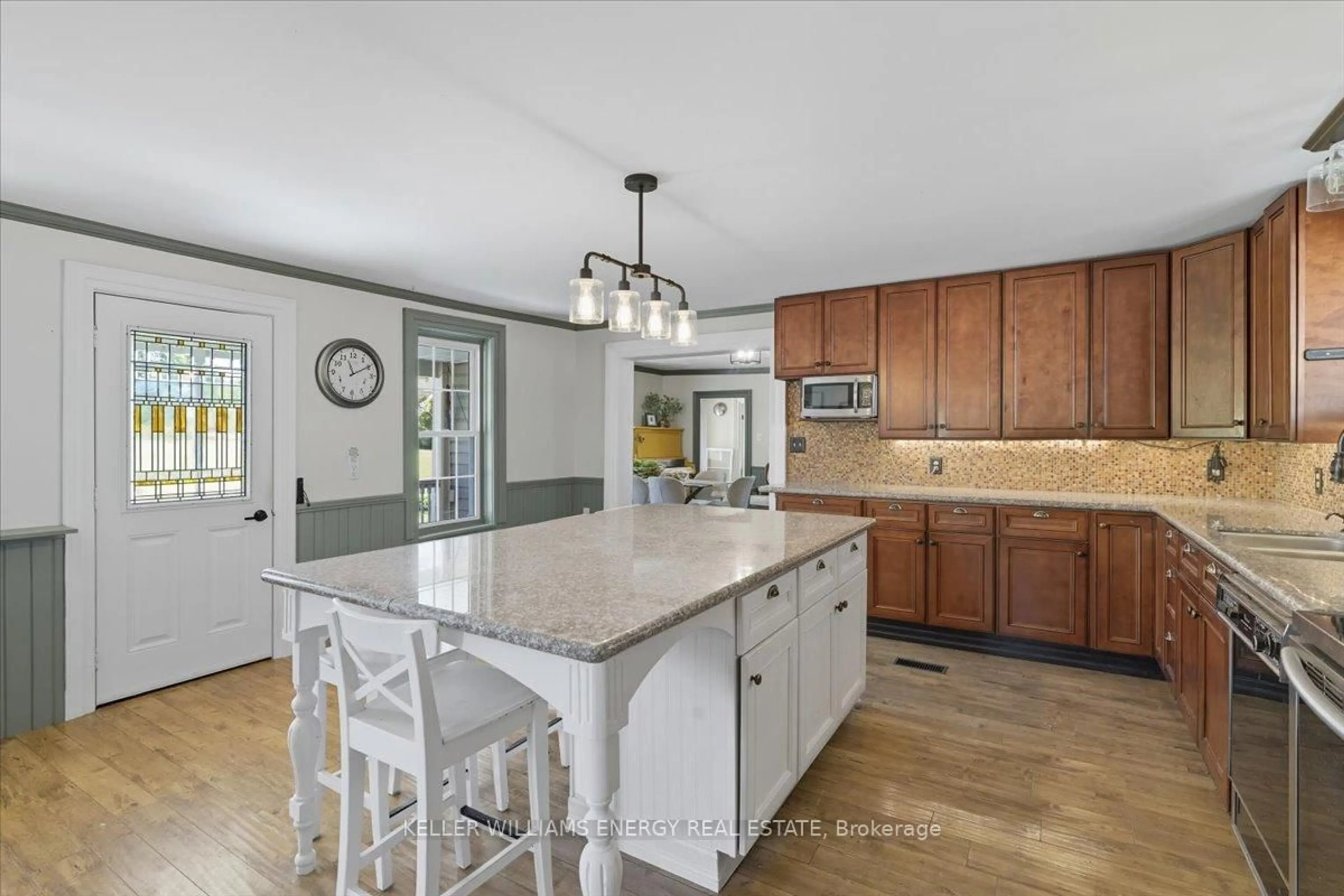 Open concept kitchen, ceramic/tile floor for 28 Lockhart Crt, Trent Hills Ontario K0K 3K0