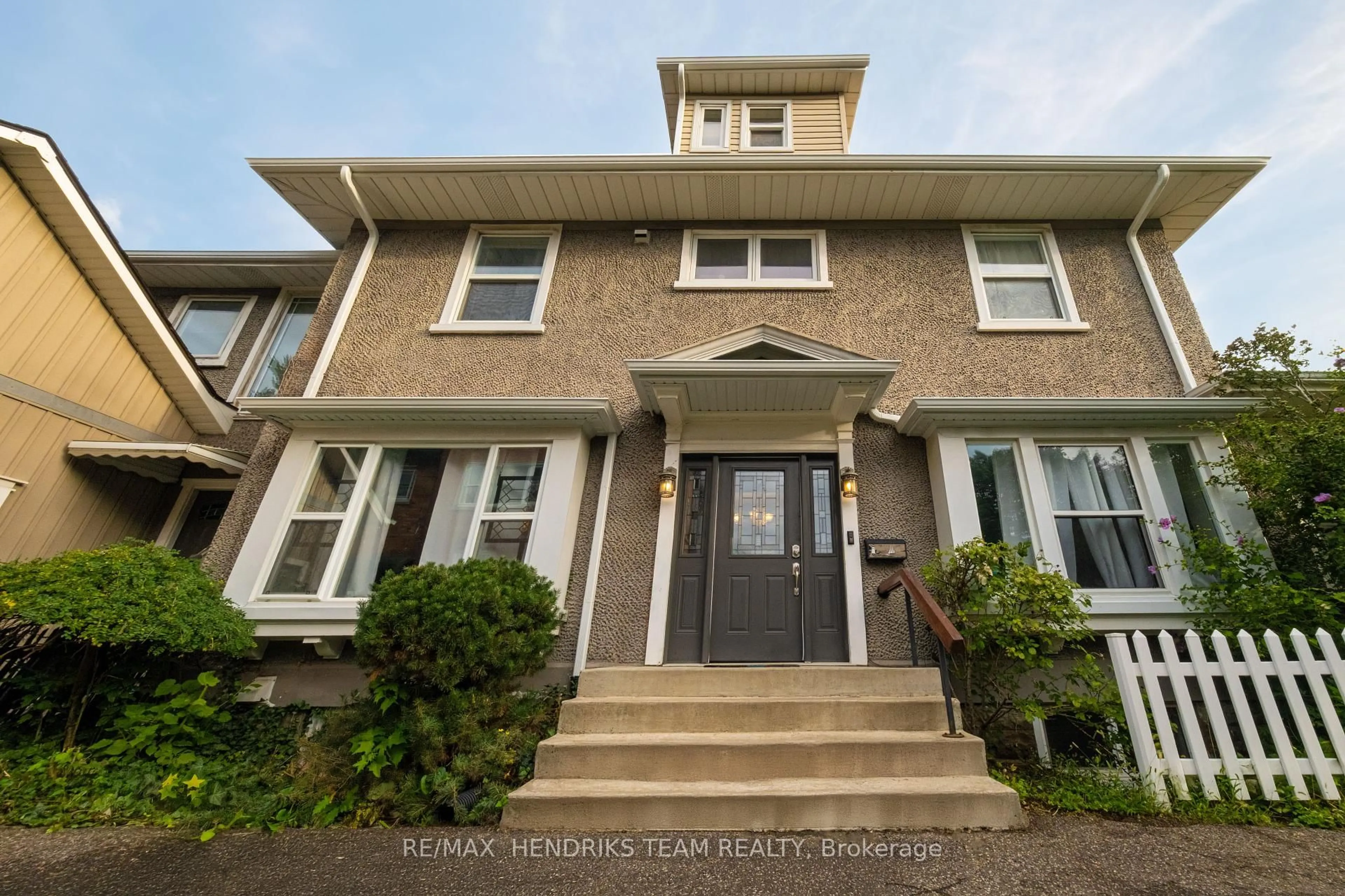 Unknown for 153 Geneva St, St. Catharines Ontario L2R 4N7