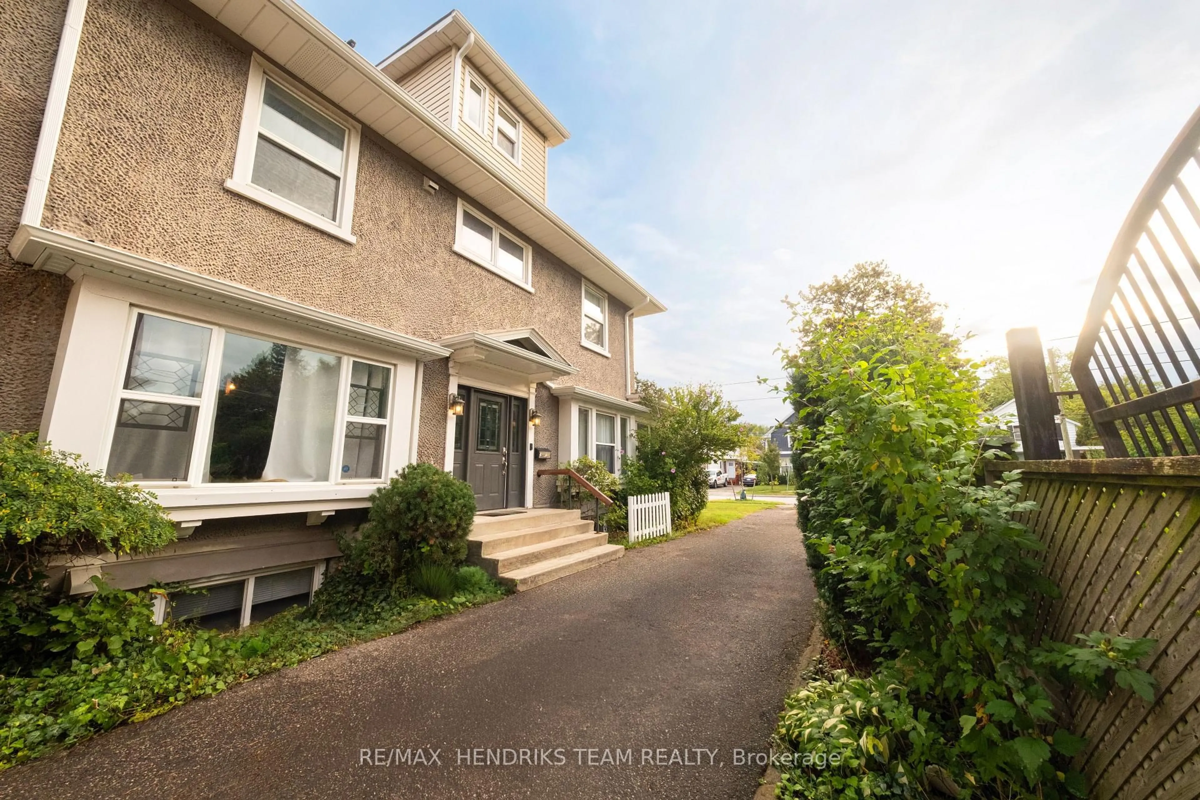 Patio, unknown for 153 Geneva St, St. Catharines Ontario L2R 4N7