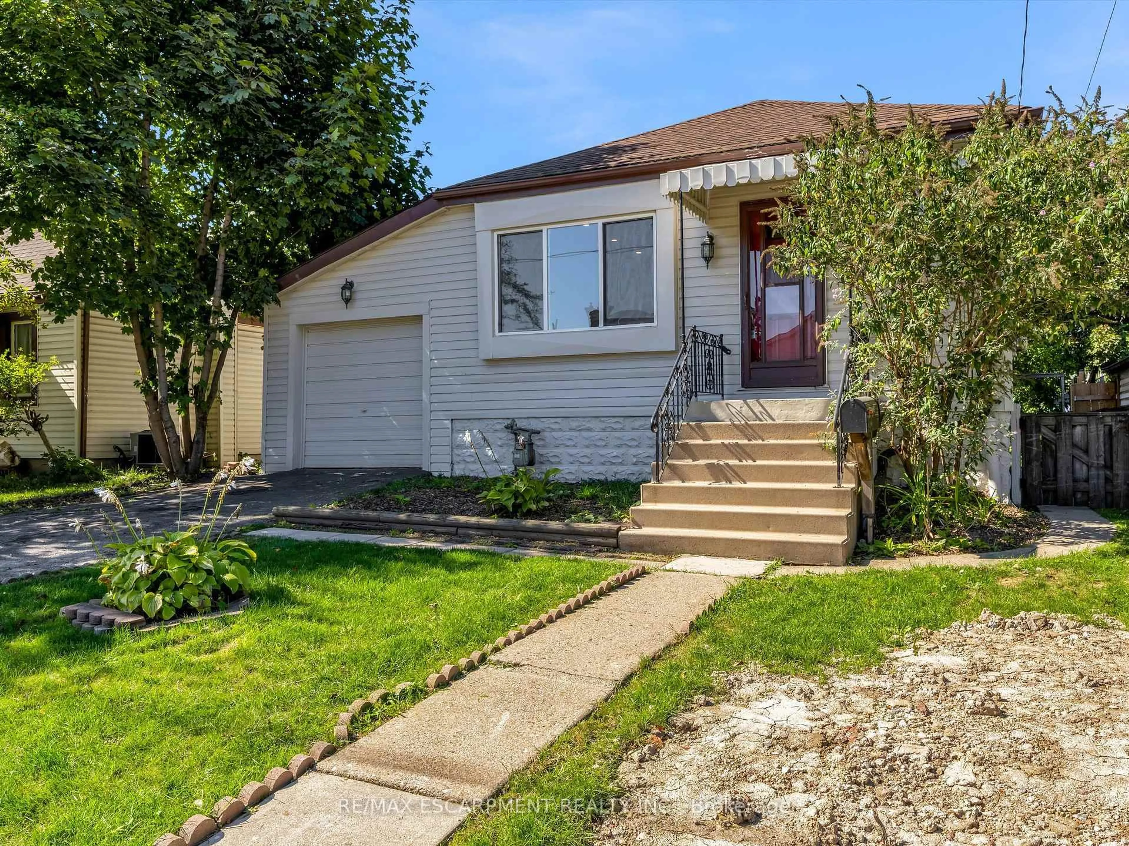 Unknown for 753 Burgess Ave, Hamilton Ontario L8H 6J5