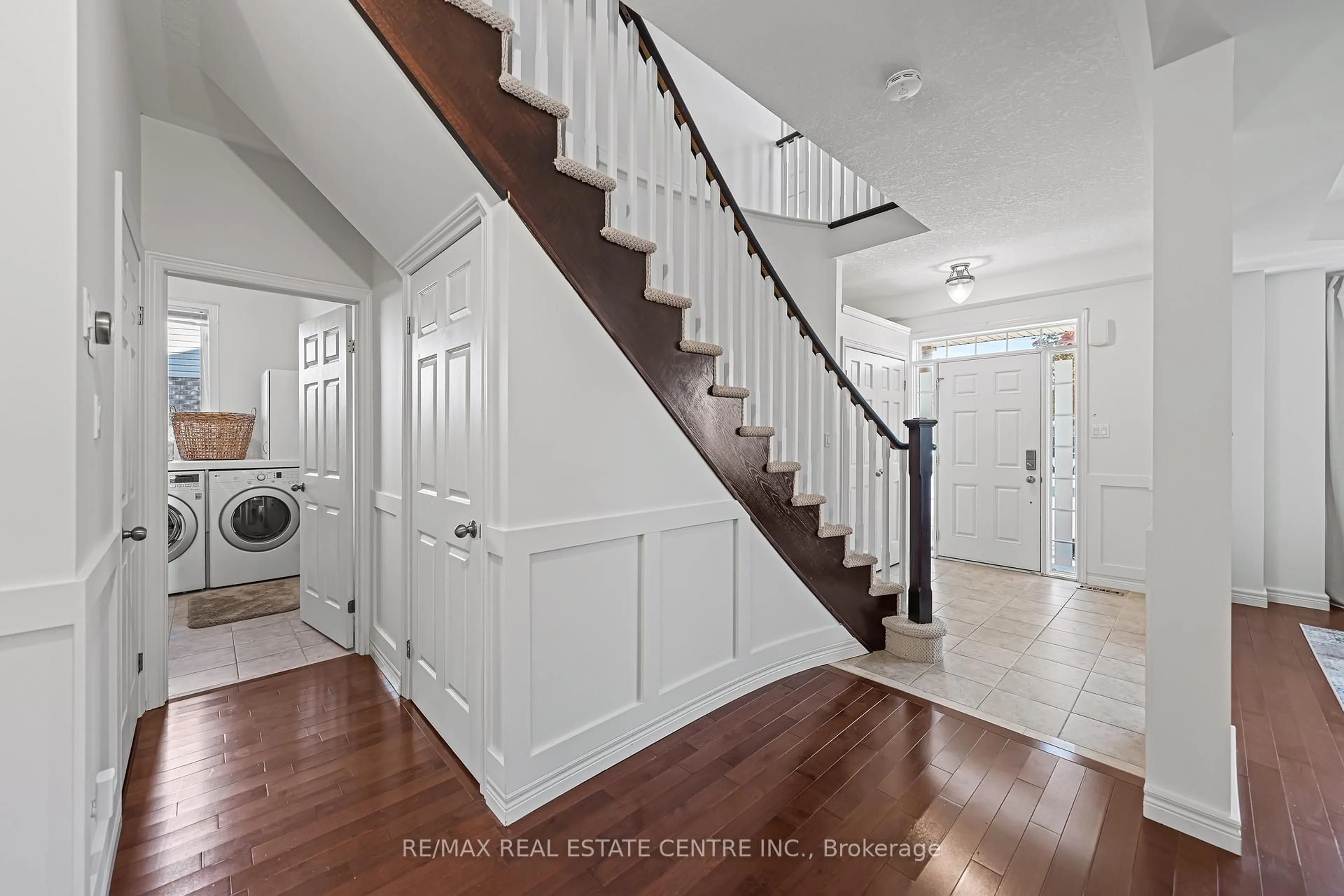 Indoor entryway for 917 Fung Pl, Kitchener Ontario N2A 4M3