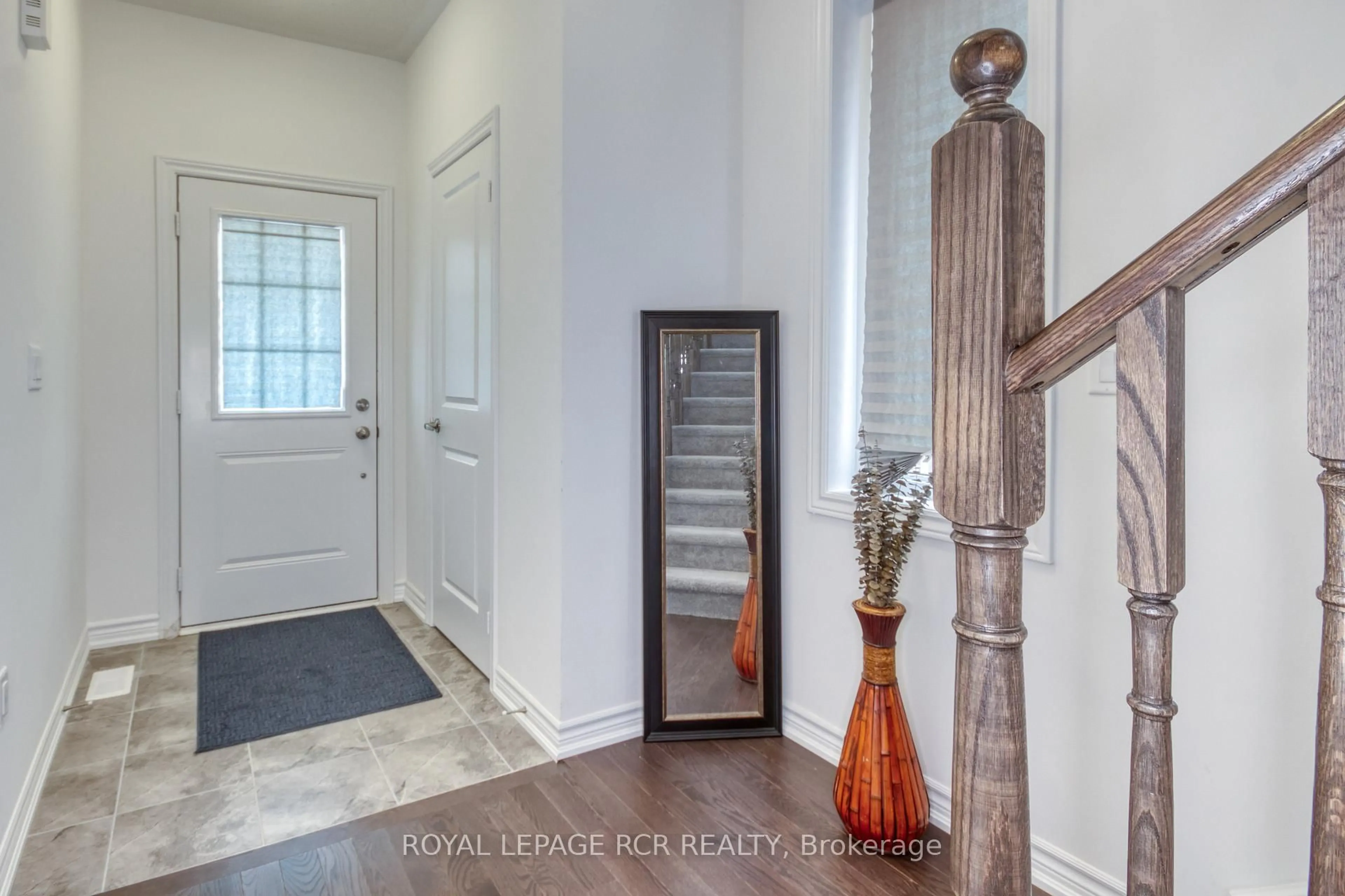 Indoor entryway for 293 Russell St, Southgate Ontario N0C 1B0