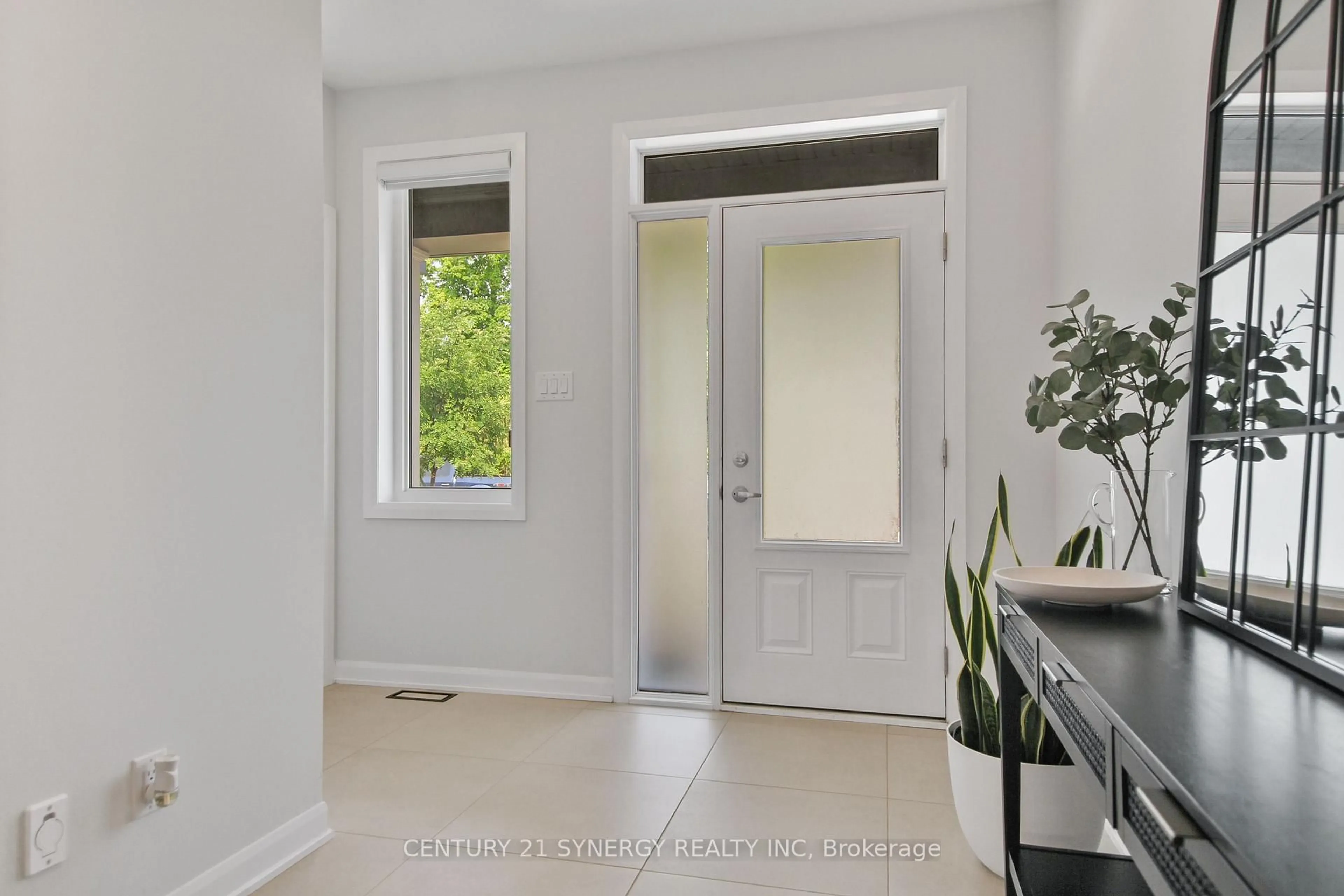 Indoor entryway for 2104 Caltra Cres, Ottawa Ontario K2J 6V4