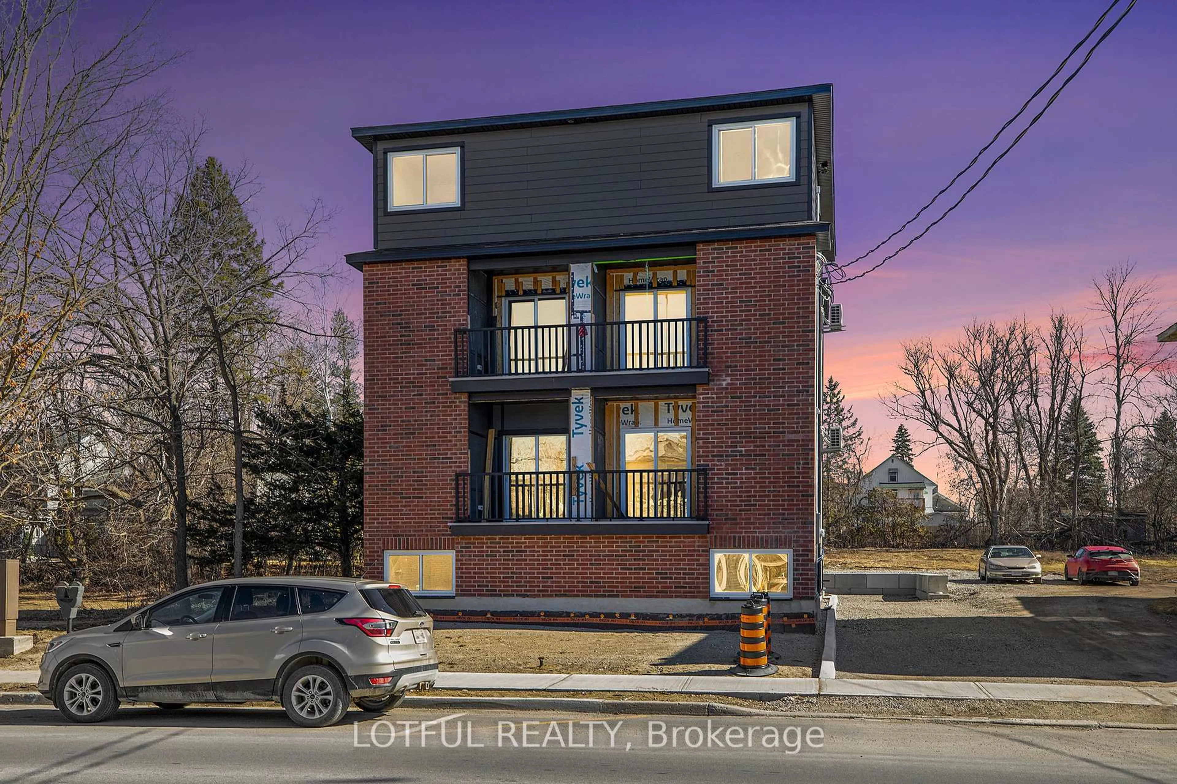 Home with brick exterior material, building for 131 Gore St, Perth Ontario K7H 1J6