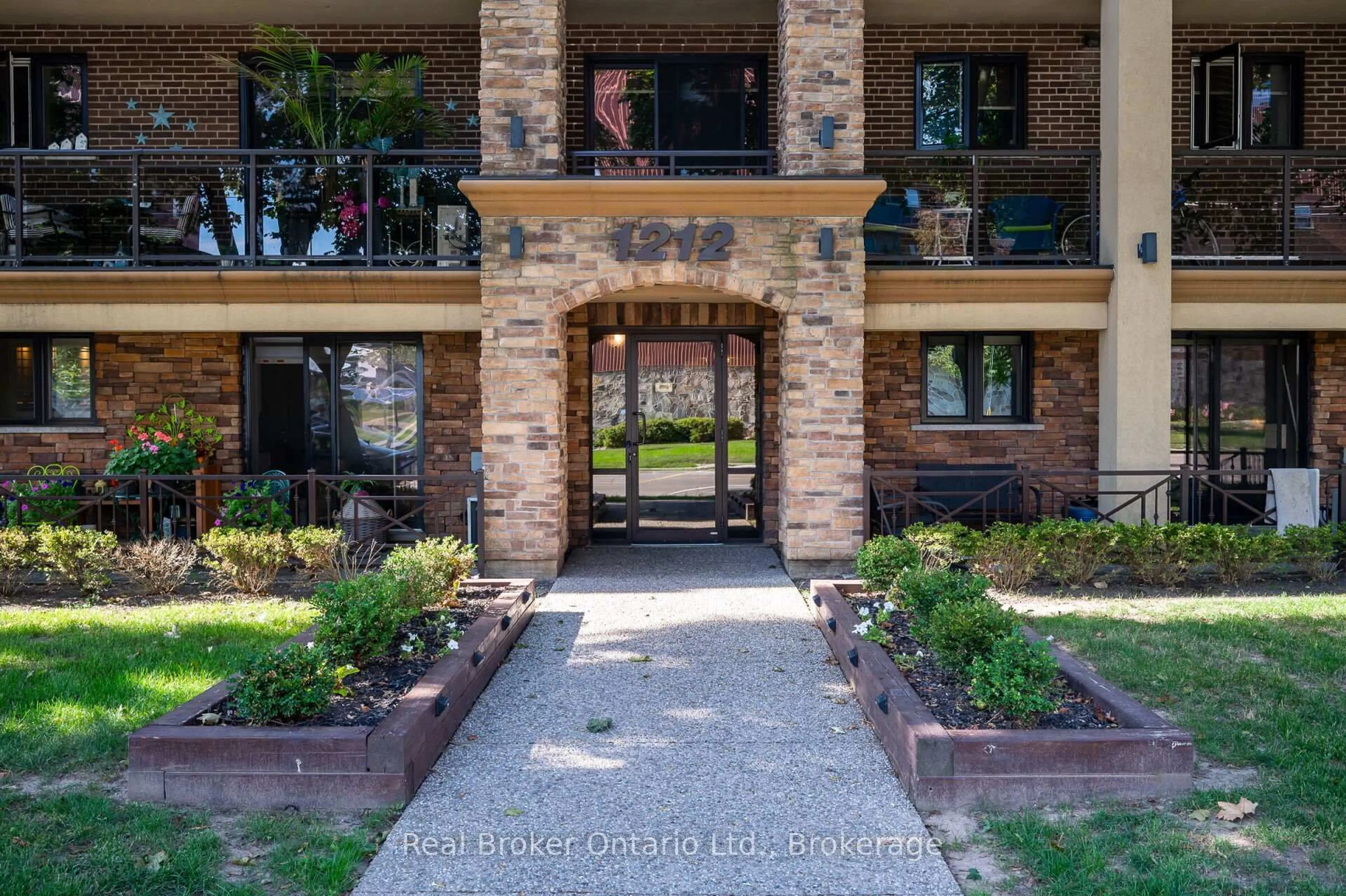 Indoor entryway for 1212 Fennell Ave #303, Hamilton Ontario L8T 1T2
