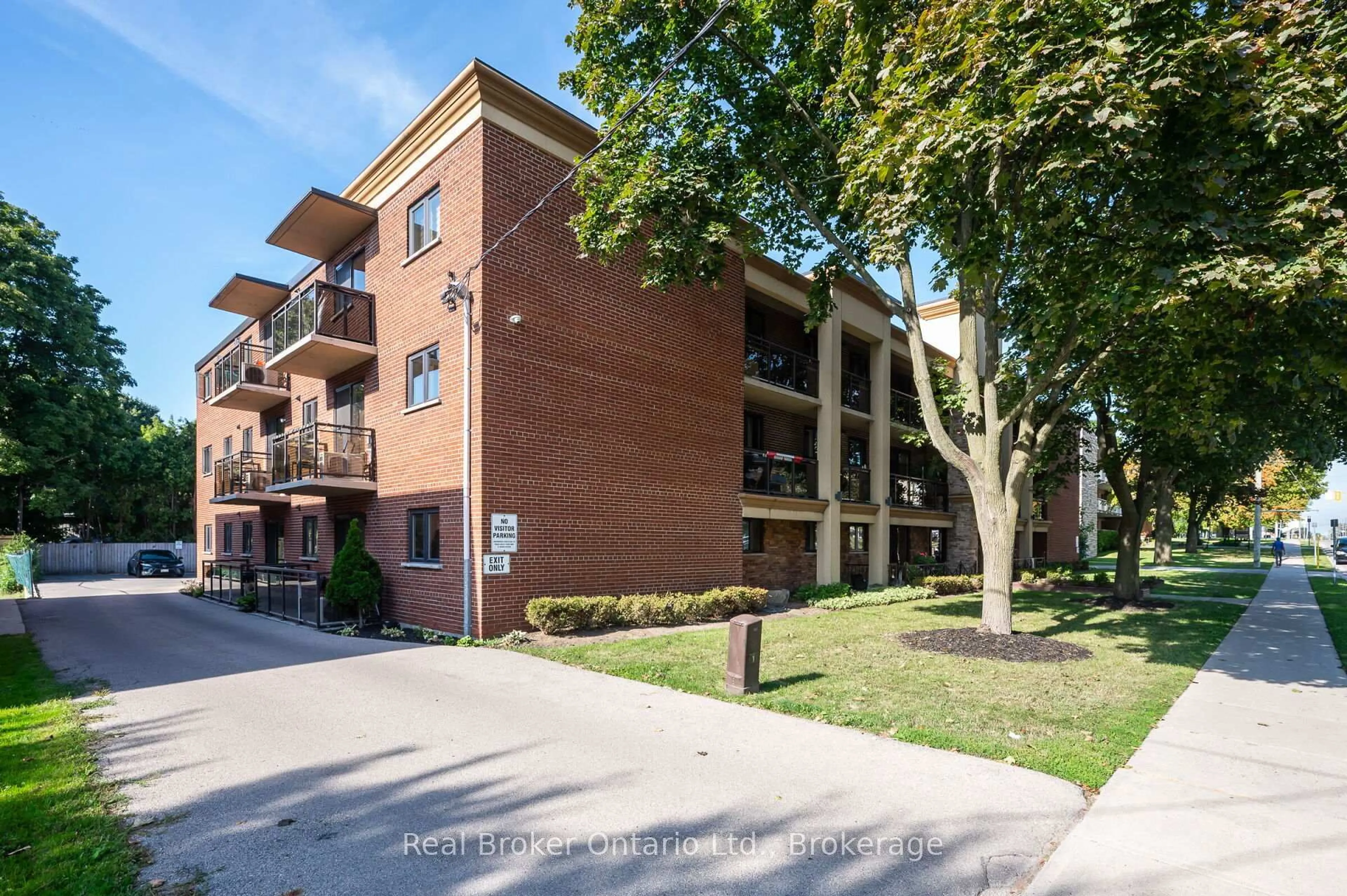 Unknown for 1212 Fennell Ave #303, Hamilton Ontario L8T 1T2