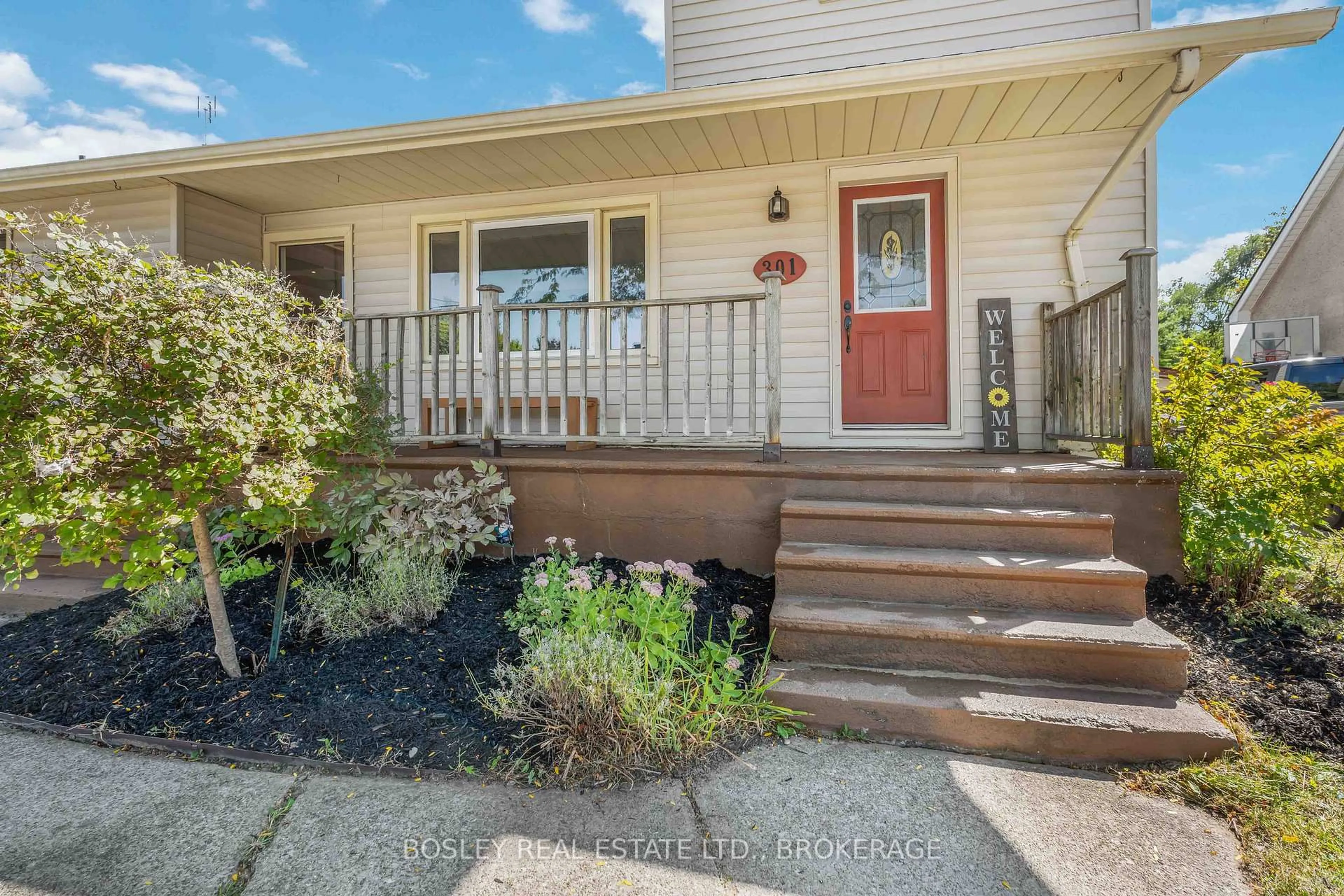 Unknown for 301 Pelham Rd, St. Catharines Ontario L2S 1Y4