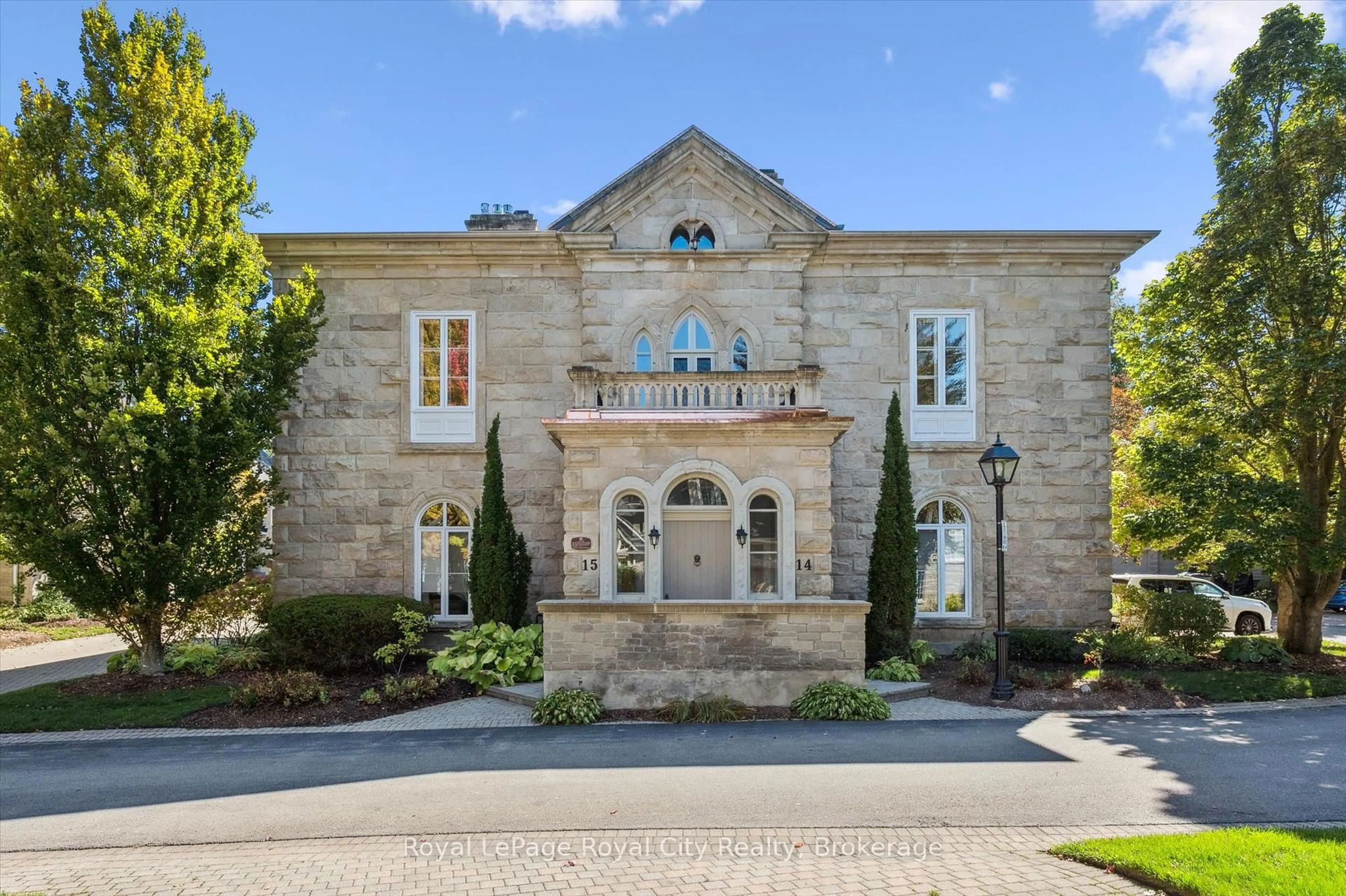 Home with brick exterior material, building for 25 Manor Park Cres #15, Guelph Ontario N1G 1A2