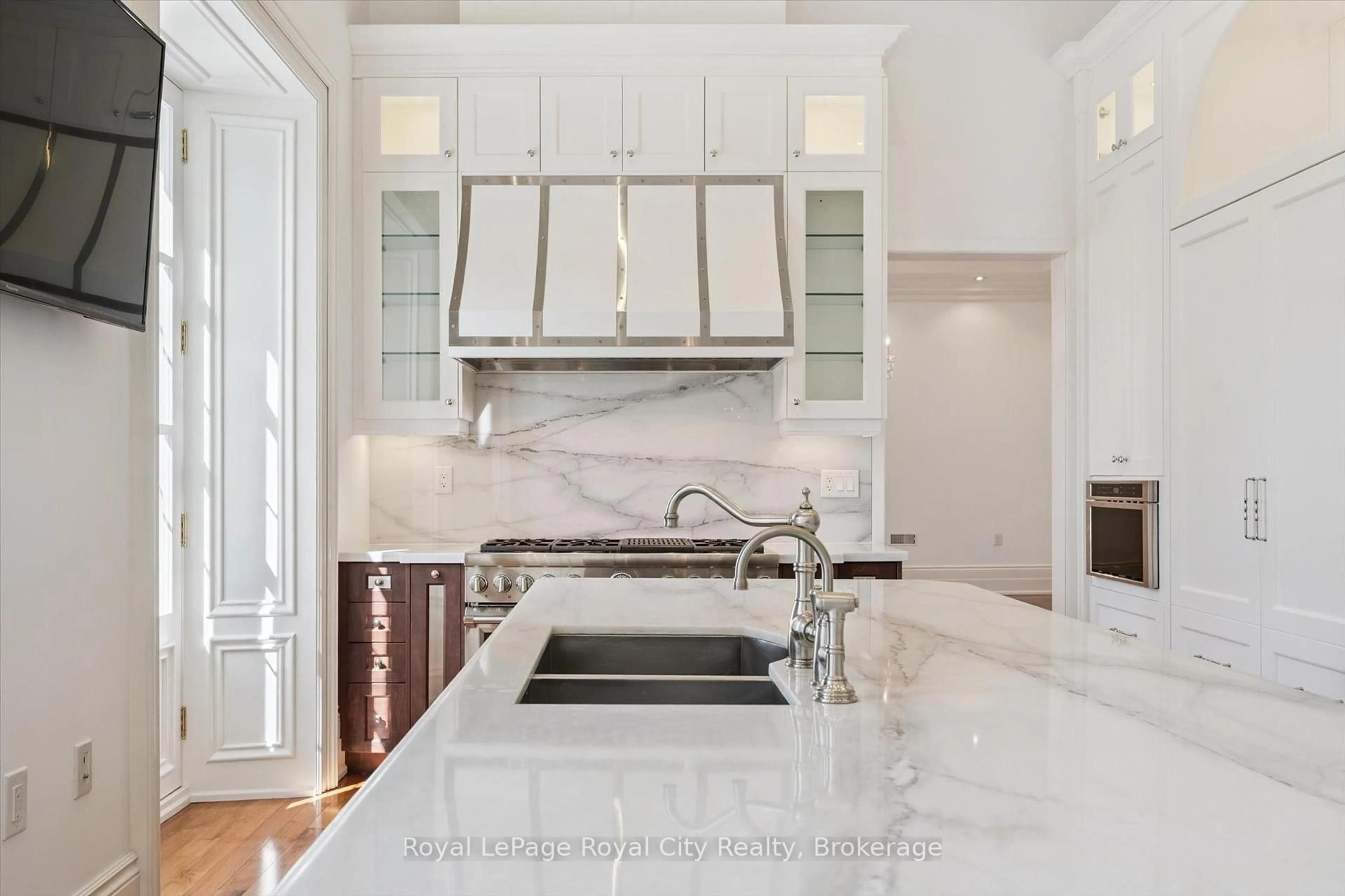 Contemporary kitchen, ceramic/tile floor for 25 Manor Park Cres #15, Guelph Ontario N1G 1A2