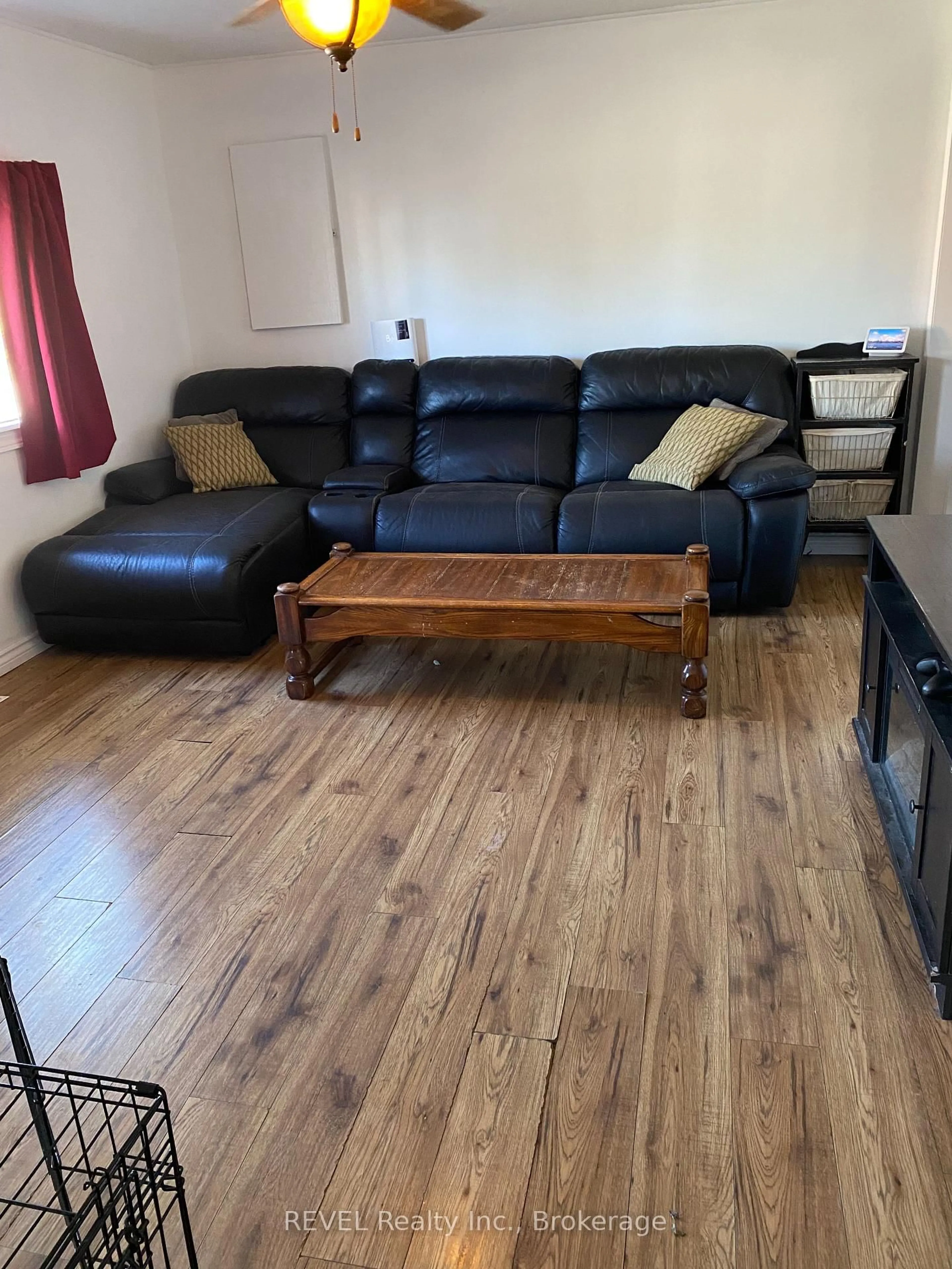 Living room with furniture, unknown for 190 Henrietta St, Fort Erie Ontario L2A 2K2