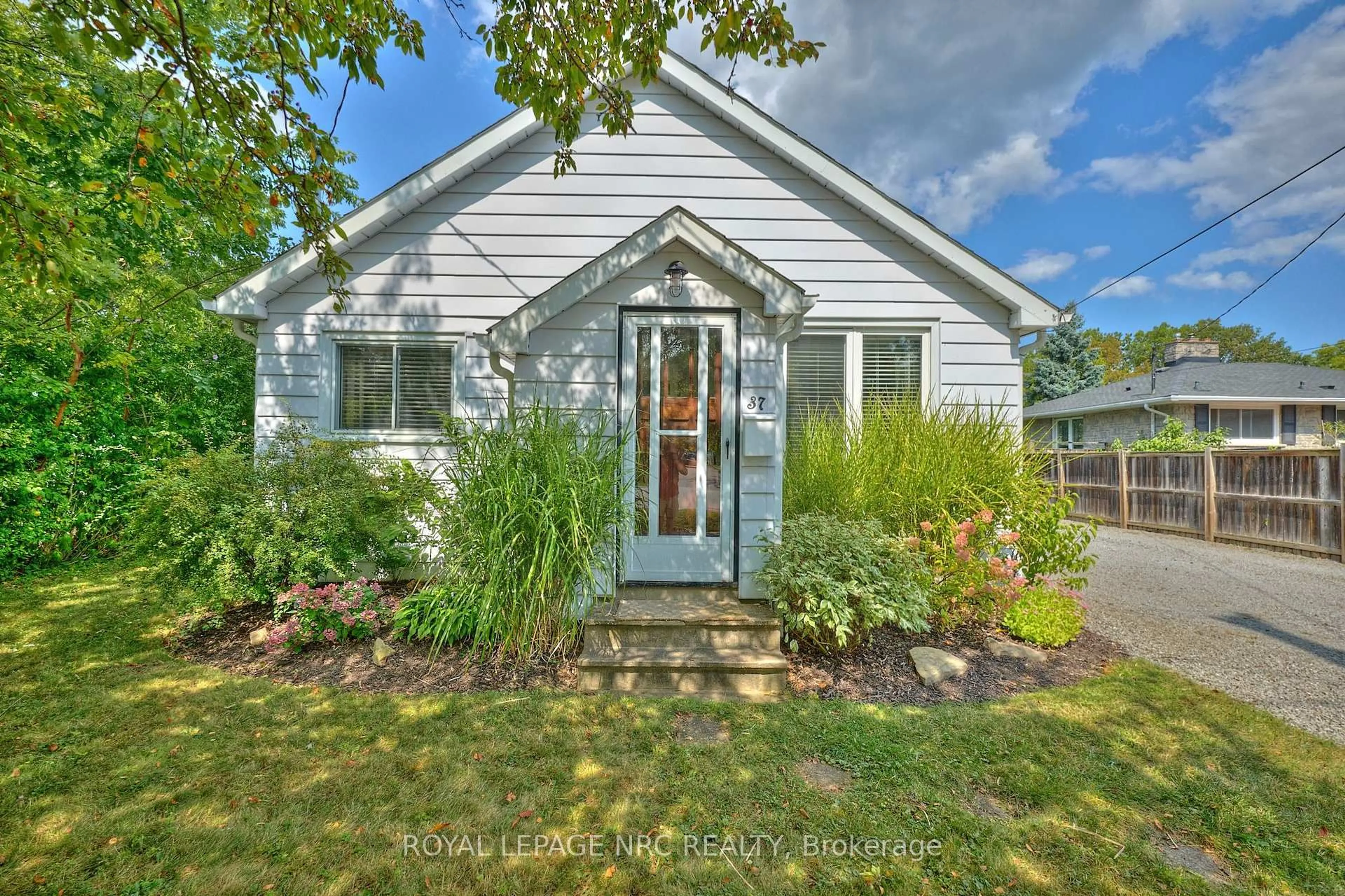 Unknown for 37 Cecil St, St. Catharines Ontario L2N 4B3