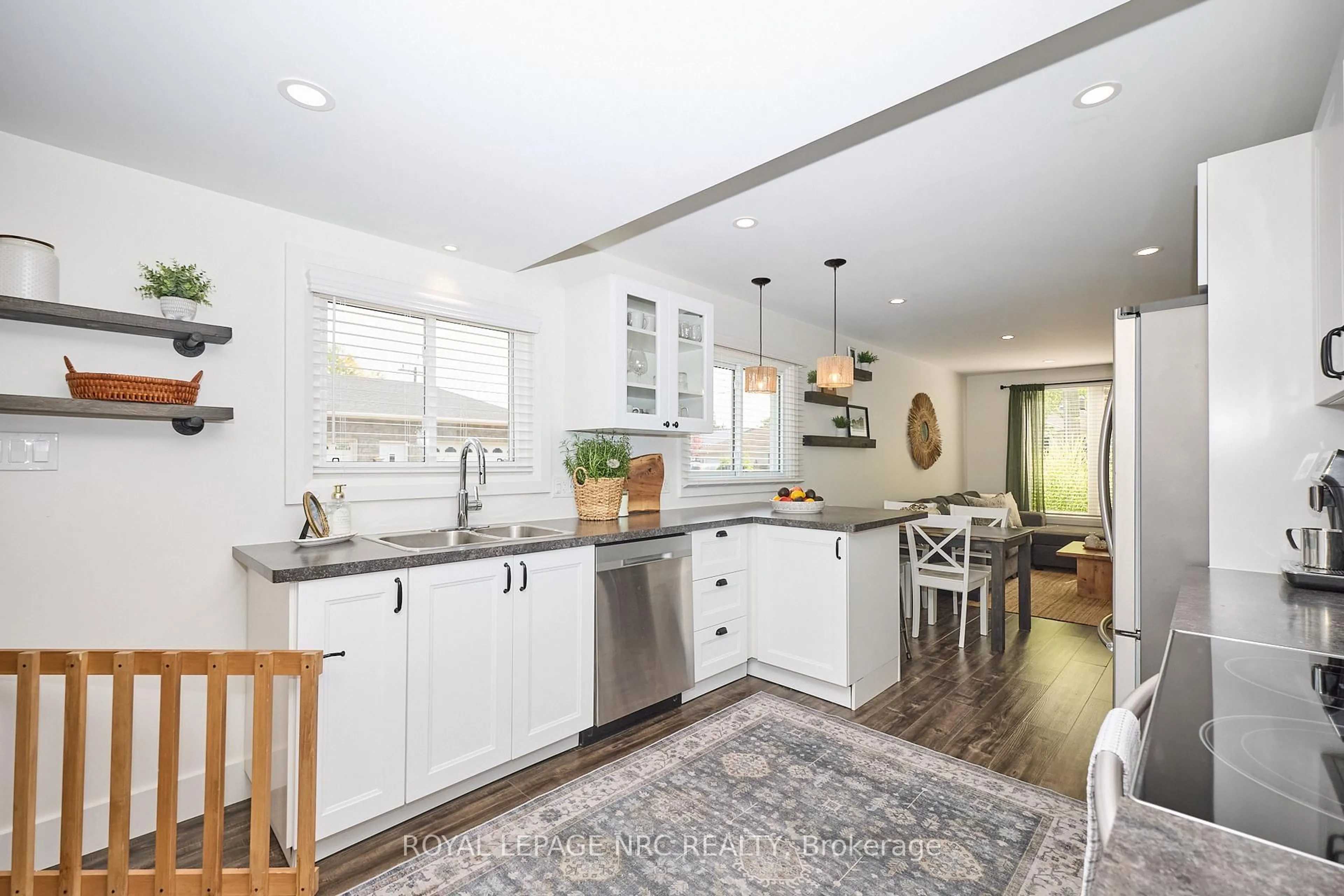 Open concept kitchen, unknown for 37 Cecil St, St. Catharines Ontario L2N 4B3