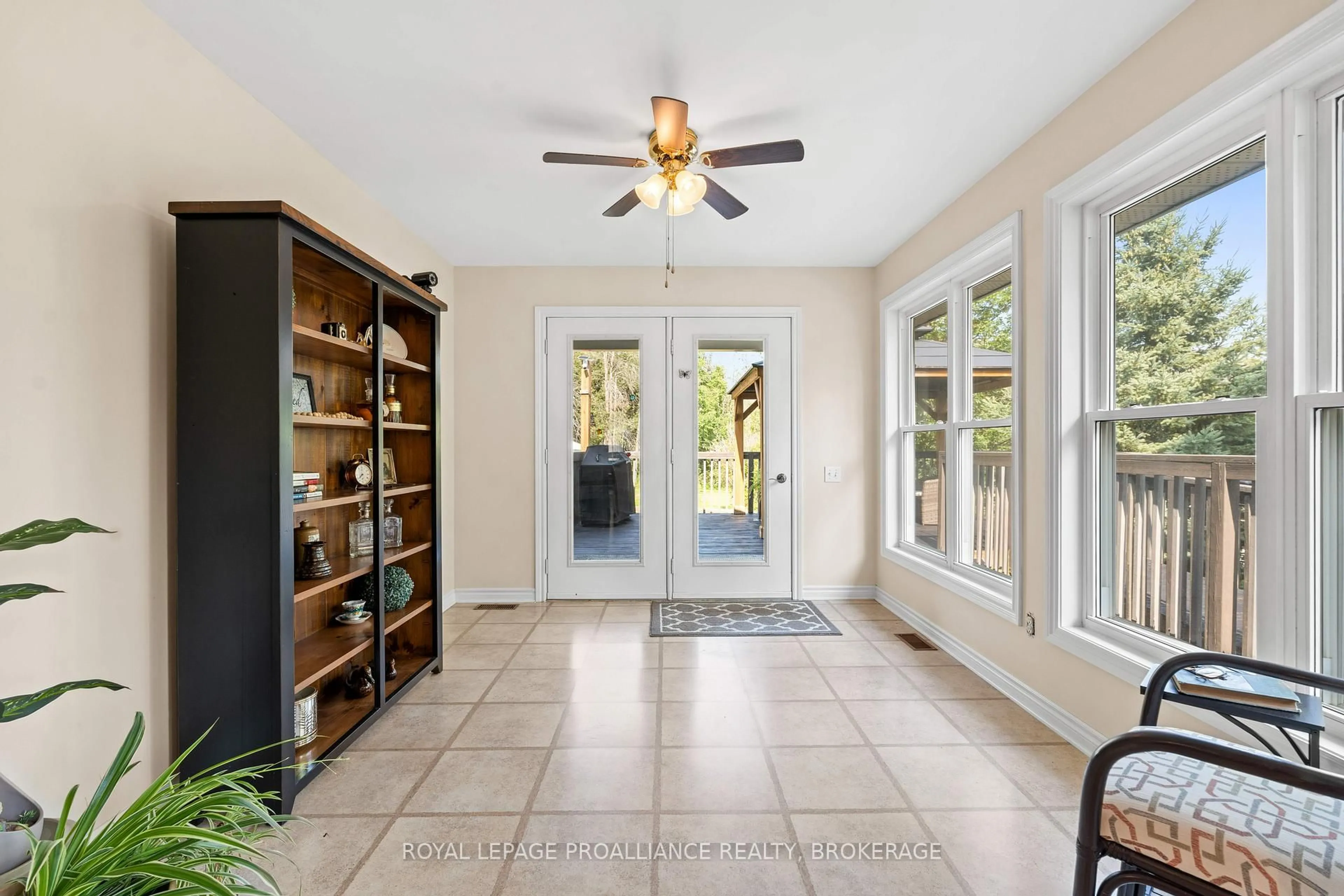 Indoor entryway for 1544 Lake Rd, Kaladar Ontario K0K 1Z0