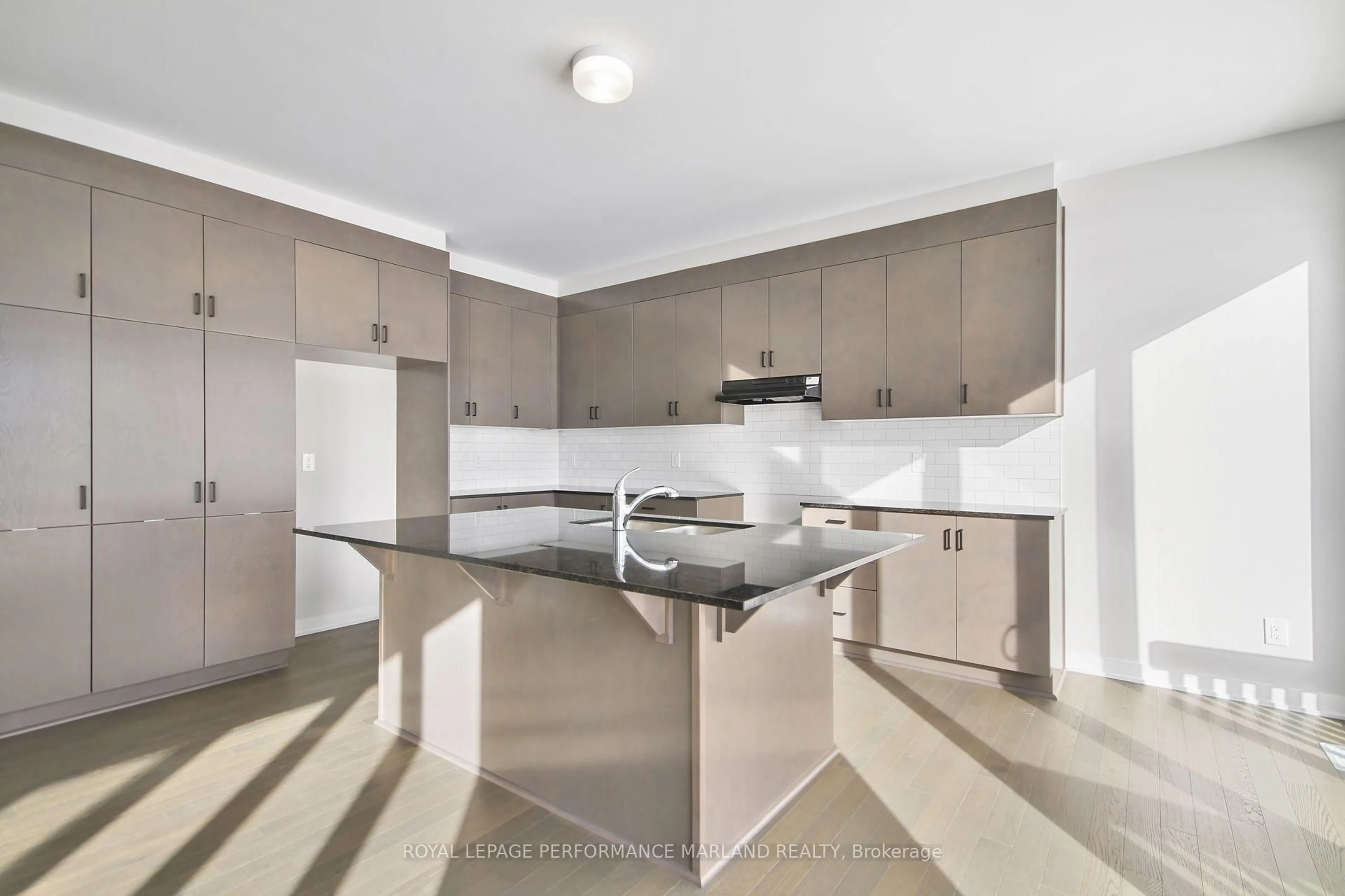 Unknown for 655 Fenwick Way, Ottawa Ontario K2J 7E6