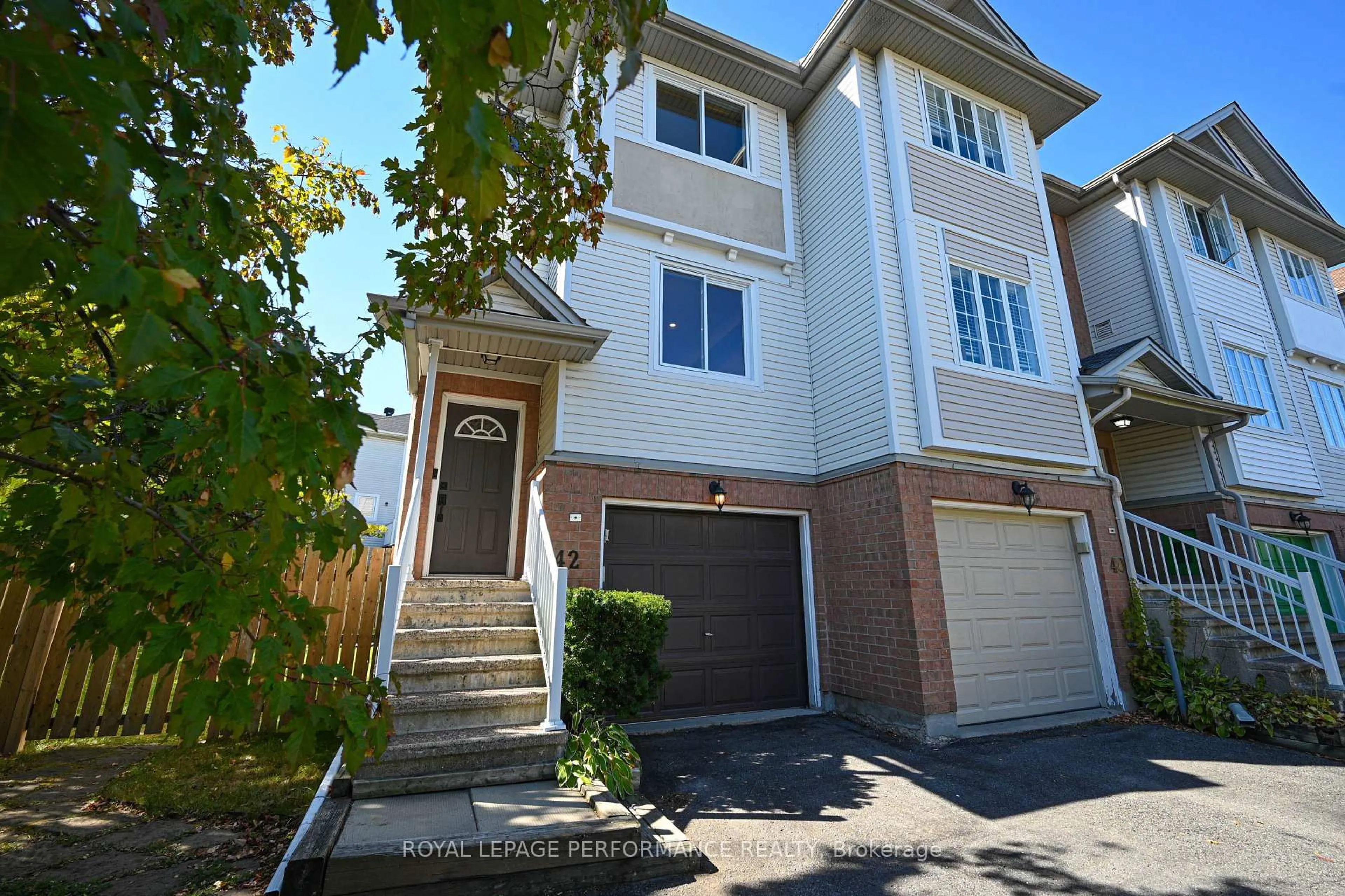 Unknown for 42 Yorkville St, Ottawa Ontario K2C 4B5