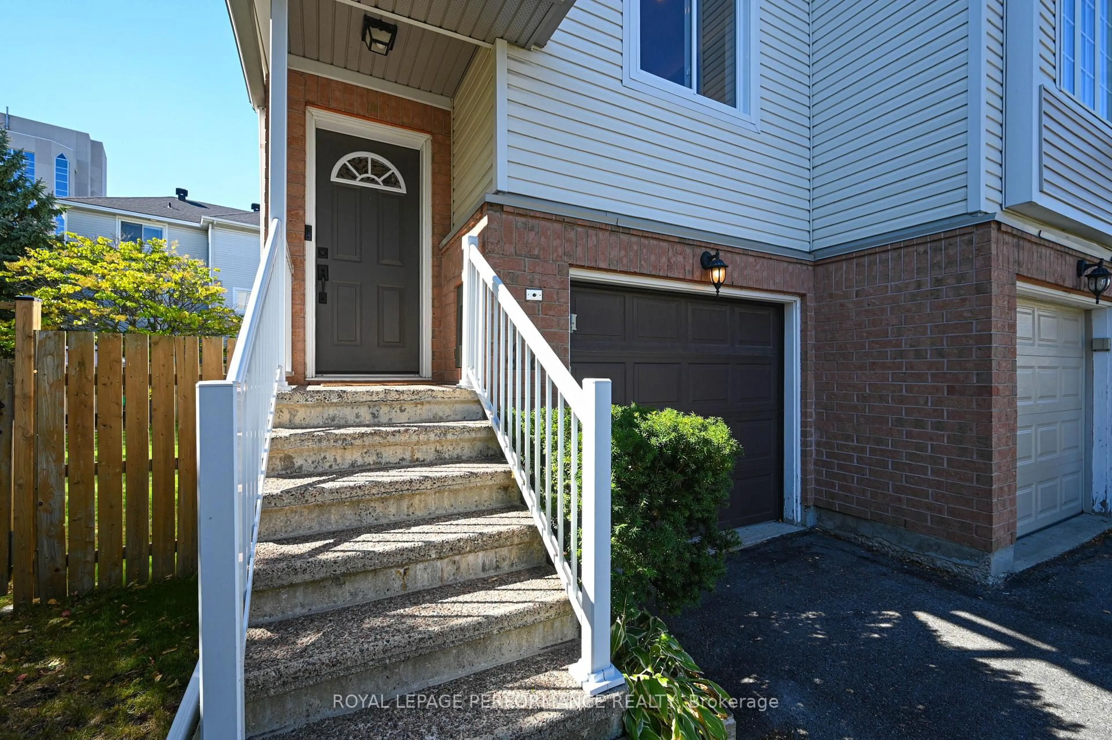 Unknown for 42 Yorkville St, Ottawa Ontario K2C 4B5