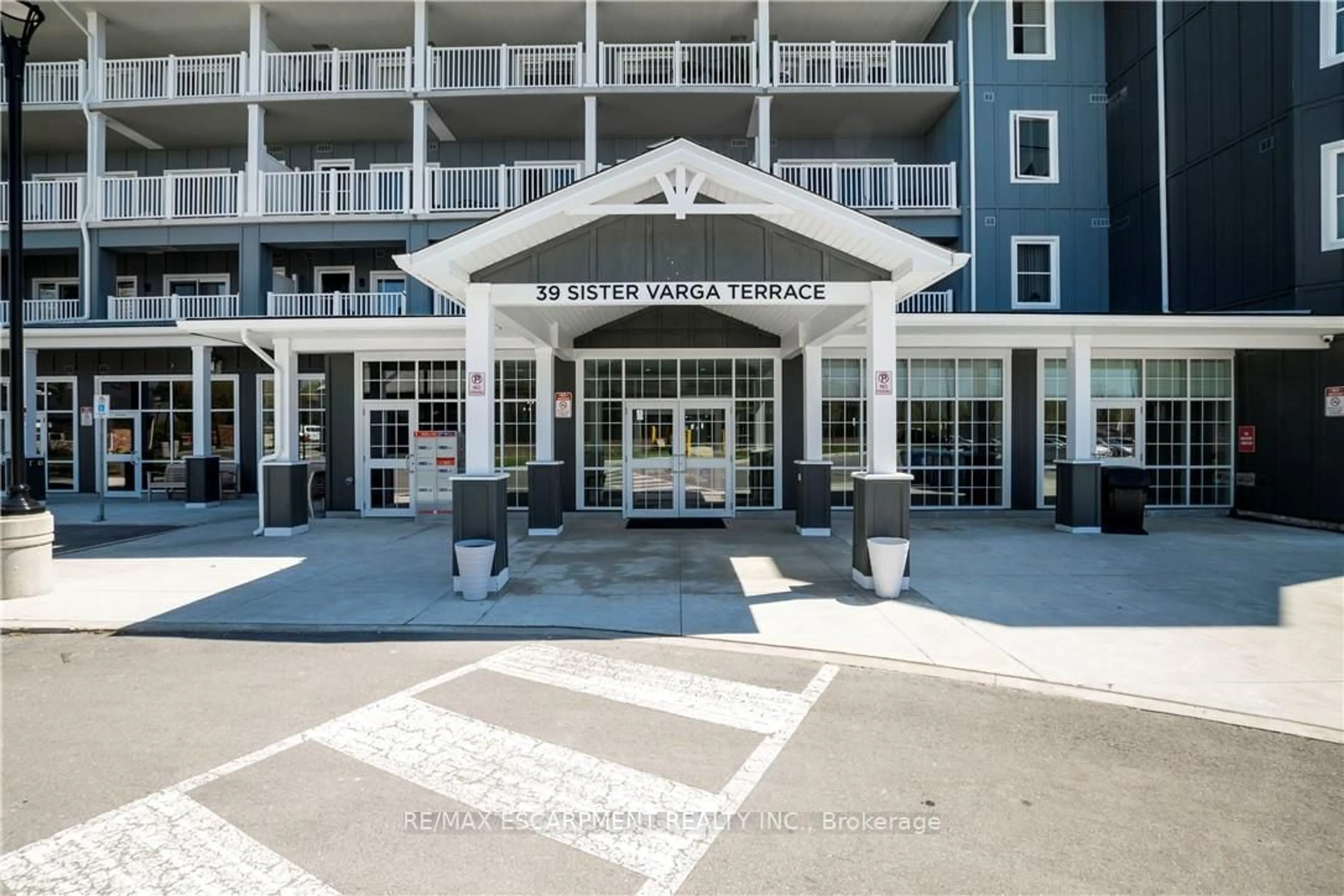 Unknown for 39 SISTER VARGA Terr #312, Hamilton Ontario L9B 0J7