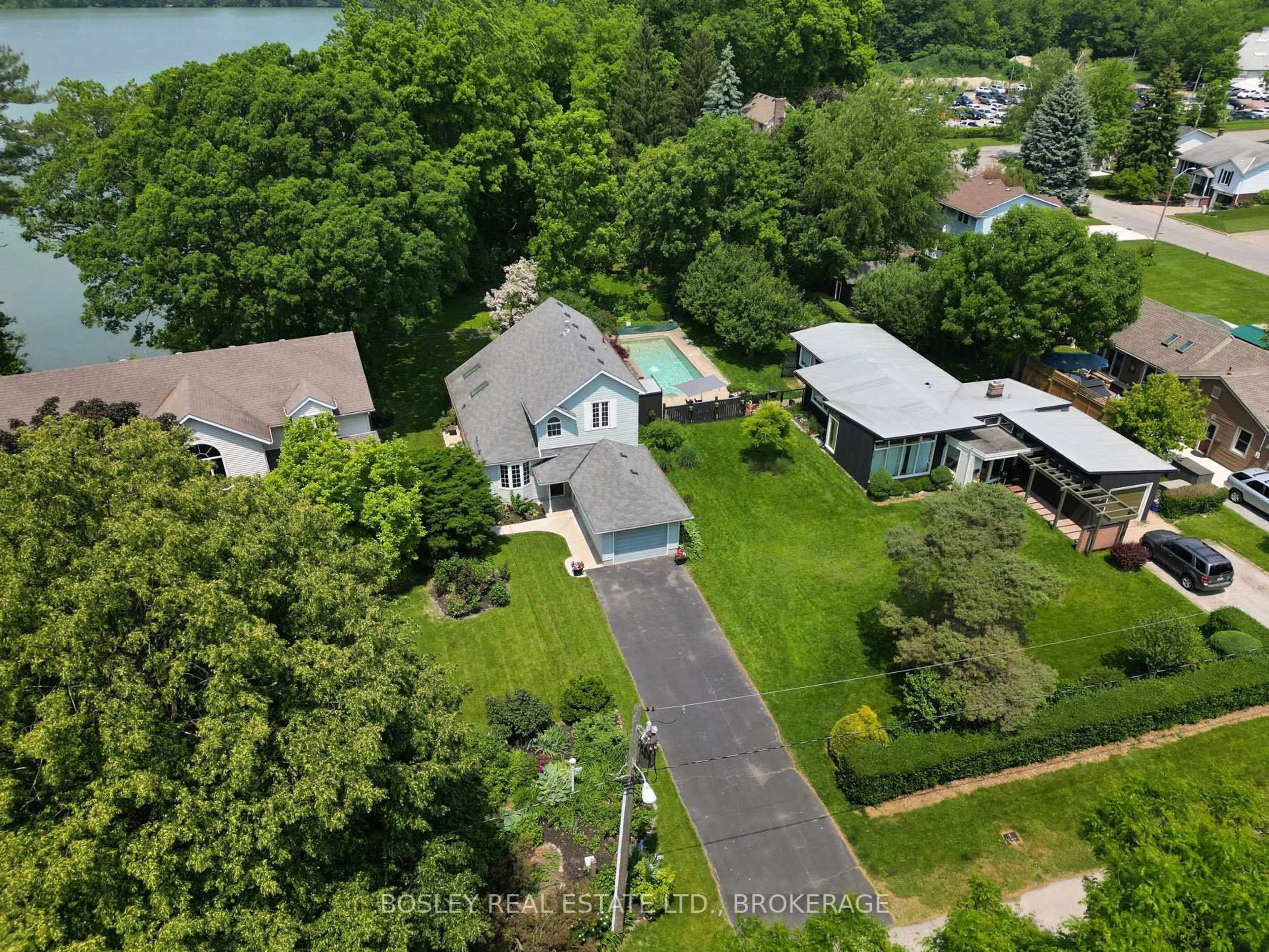A pic from outside/outdoor area/front of a property/back of a property/a pic from drone, water/lake/river/ocean view for 48 Henley Dr, St. Catharines Ontario L2N 4A9