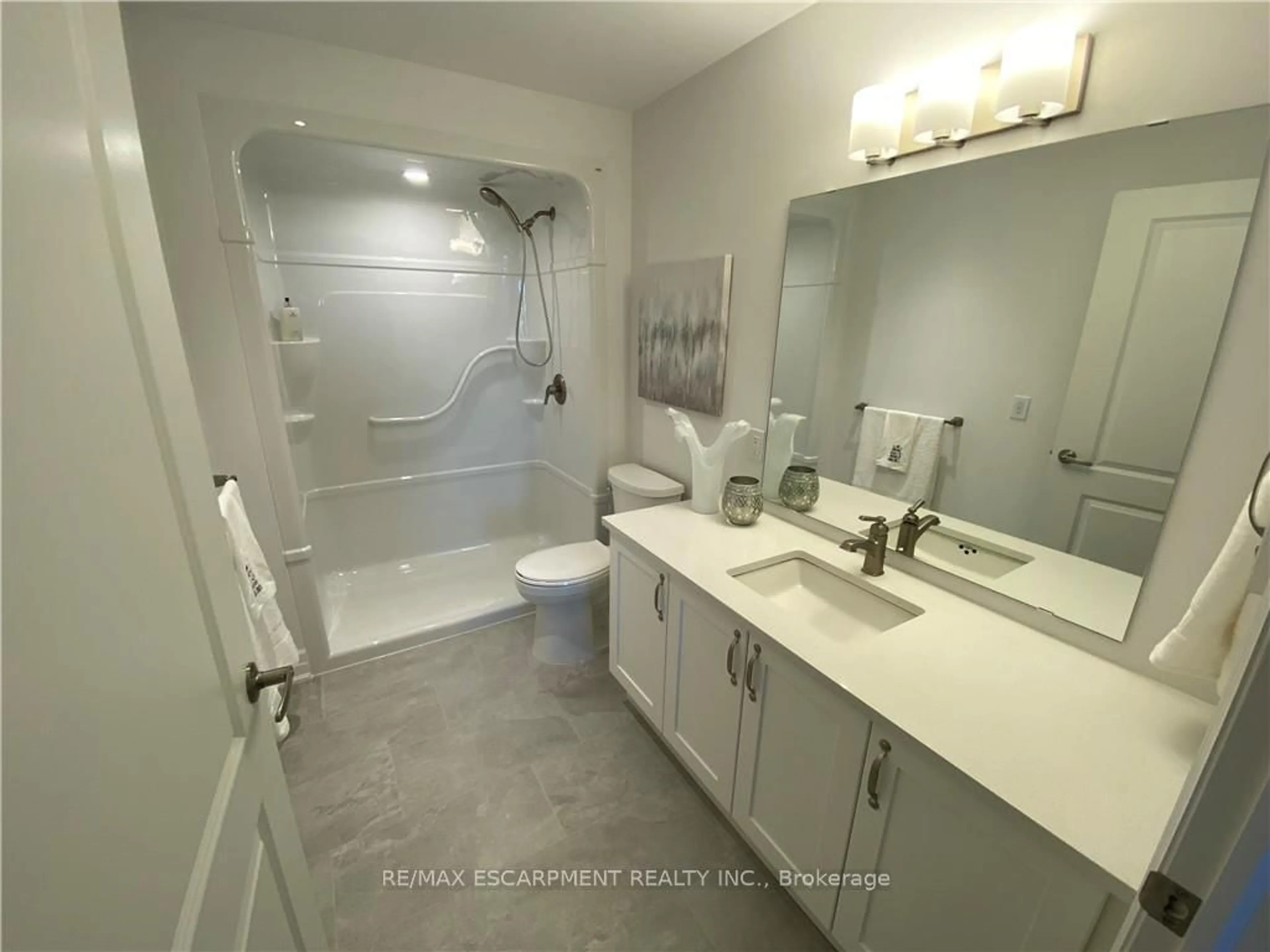 Contemporary bathroom, ceramic/tile floor for 39 SISTER VARGA Terr #403, Hamilton Ontario L9B 0J7