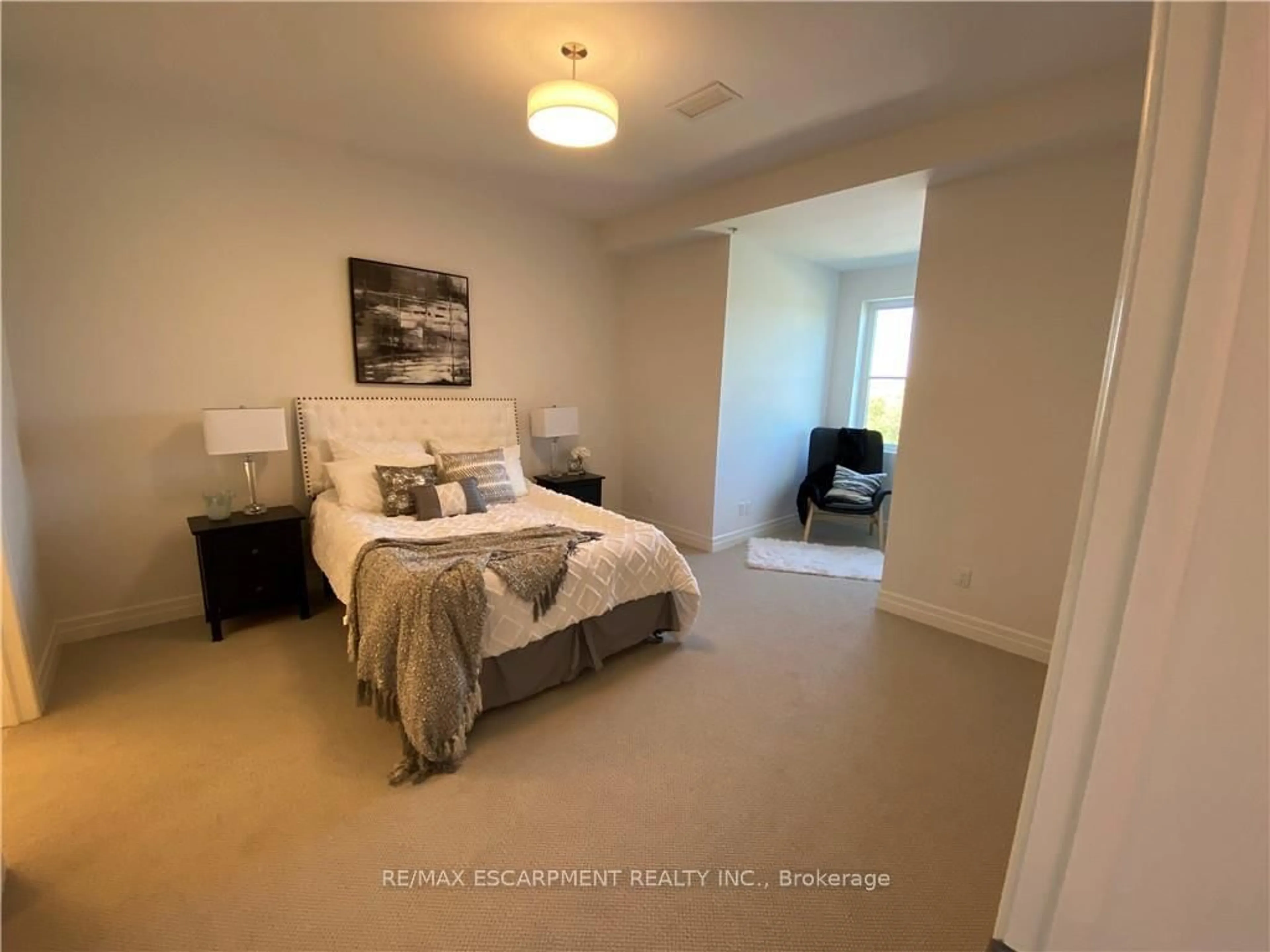 A pic of a room for 39 SISTER VARGA Terr #403, Hamilton Ontario L9B 0J7