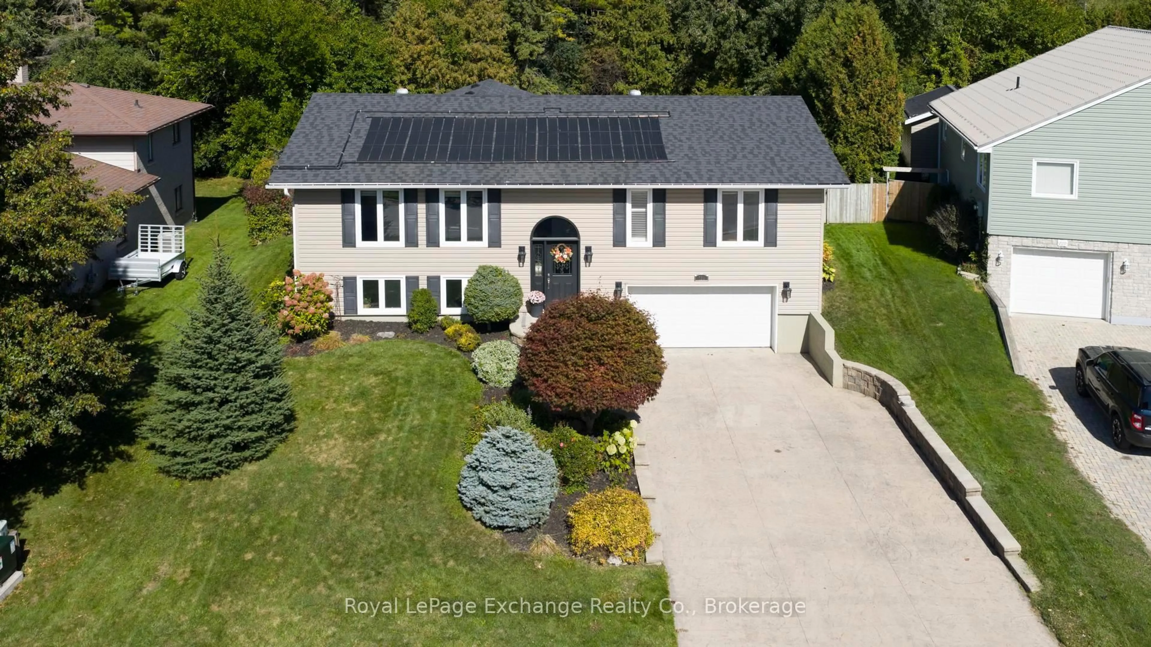 A pic from outside/outdoor area/front of a property/back of a property/a pic from drone, street for 723 Goldie Cres, Kincardine Ontario N2Z 2Z9