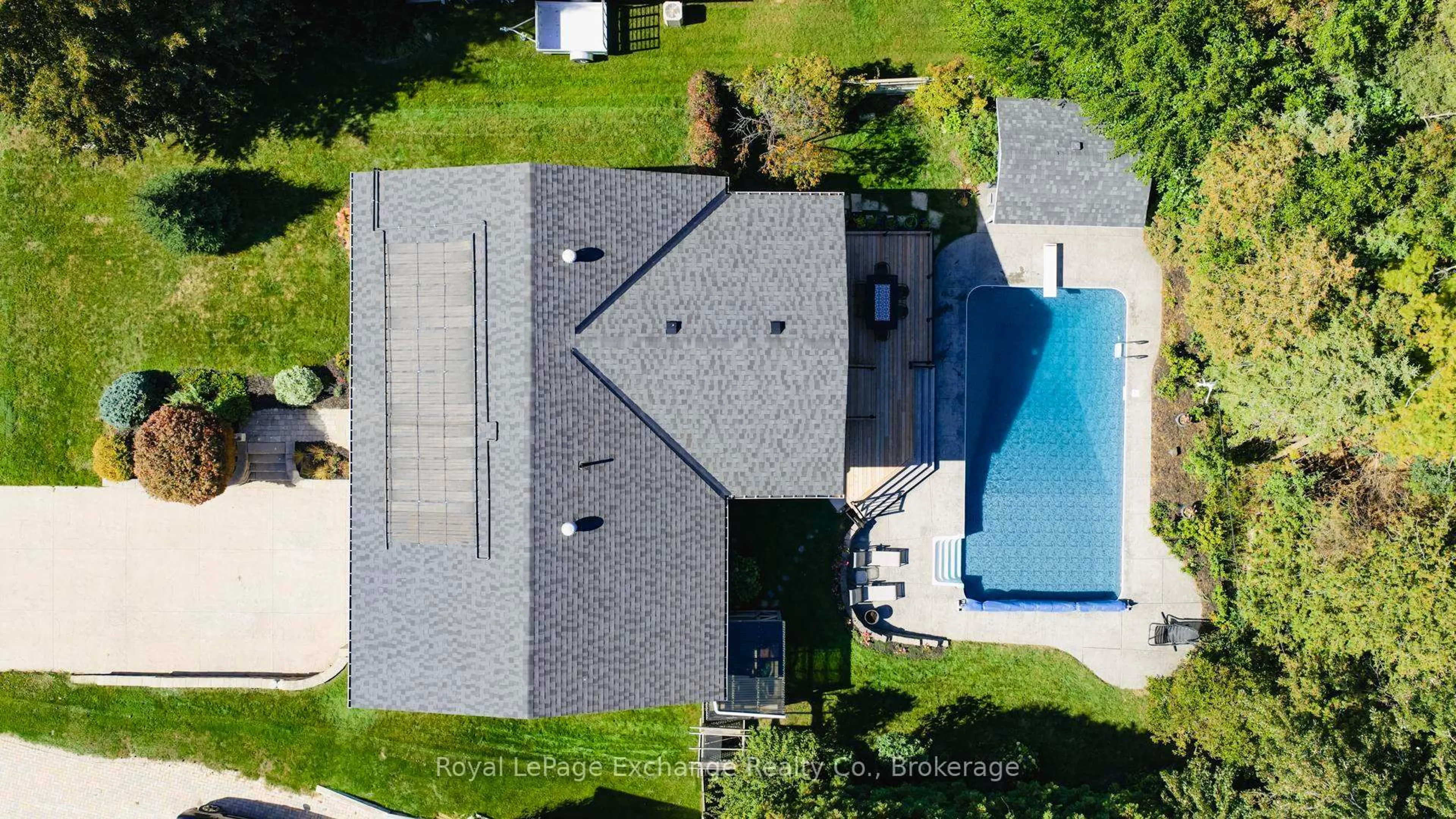 A pic from outside/outdoor area/front of a property/back of a property/a pic from drone, unknown for 723 Goldie Cres, Kincardine Ontario N2Z 2Z9