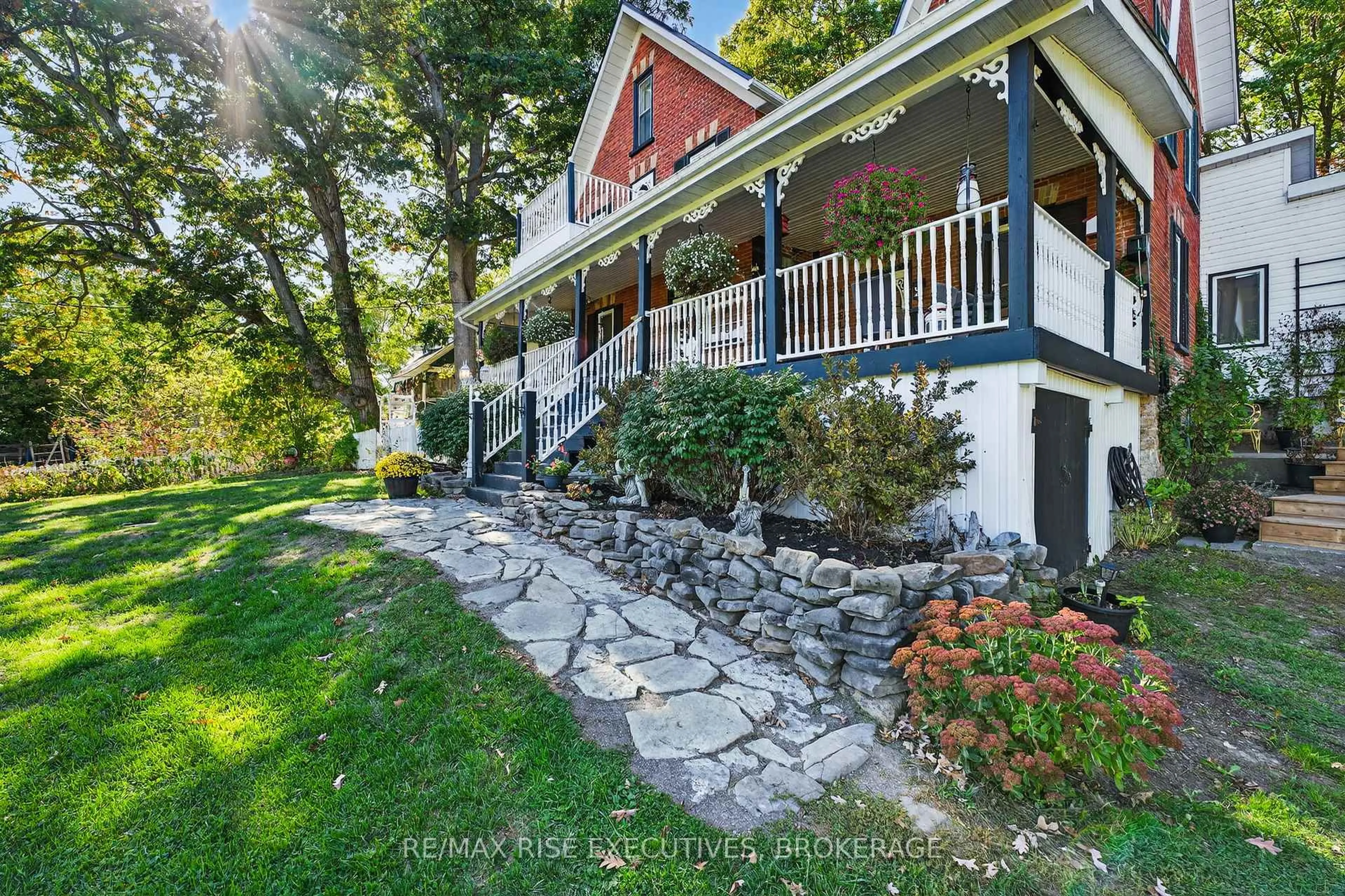 A pic from outside/outdoor area/front of a property/back of a property/a pic from drone, unknown for 27 Drummond St, Rideau Lakes Ontario K0G 0A4