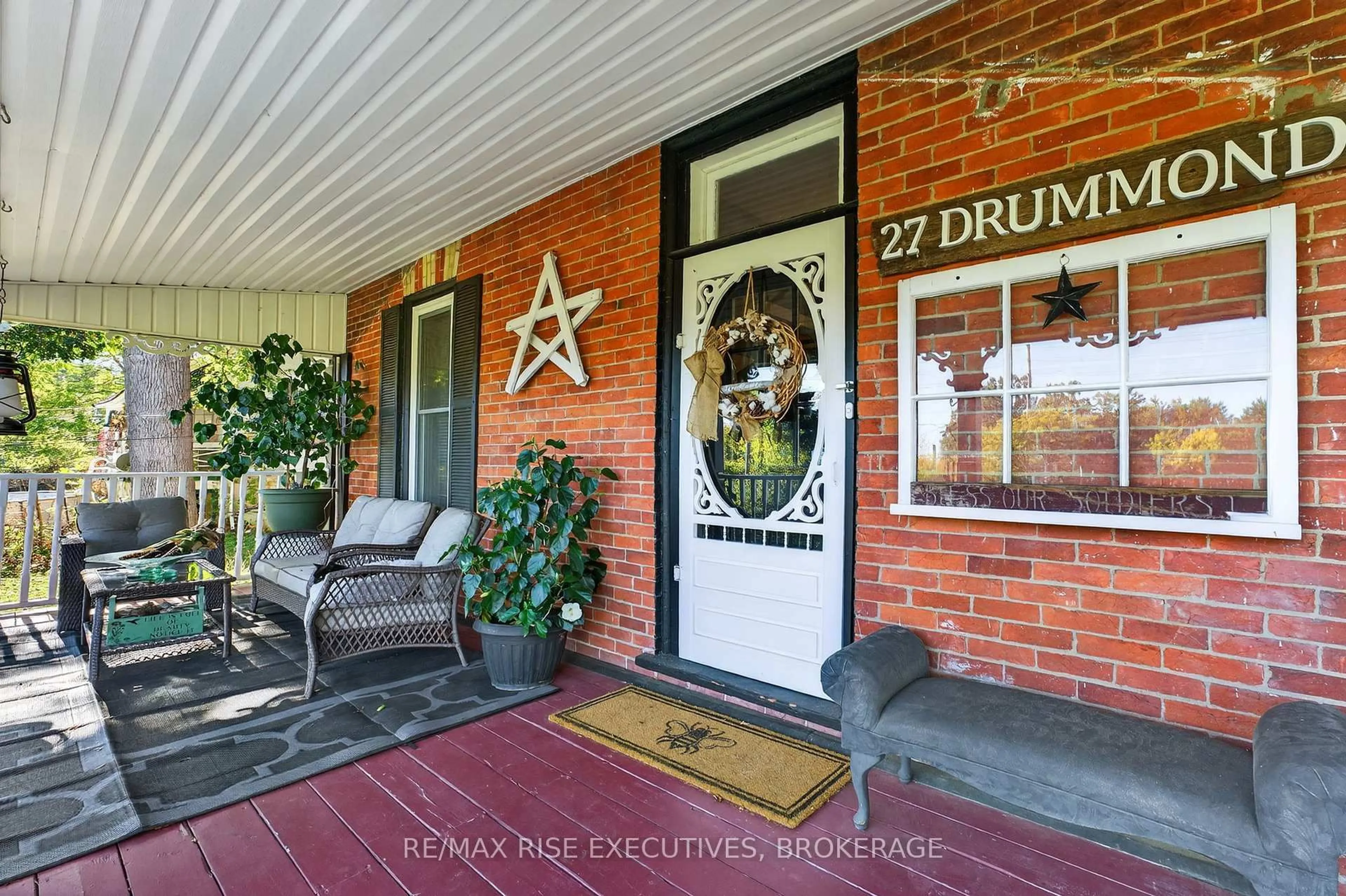 Indoor entryway for 27 Drummond St, Rideau Lakes Ontario K0G 0A4