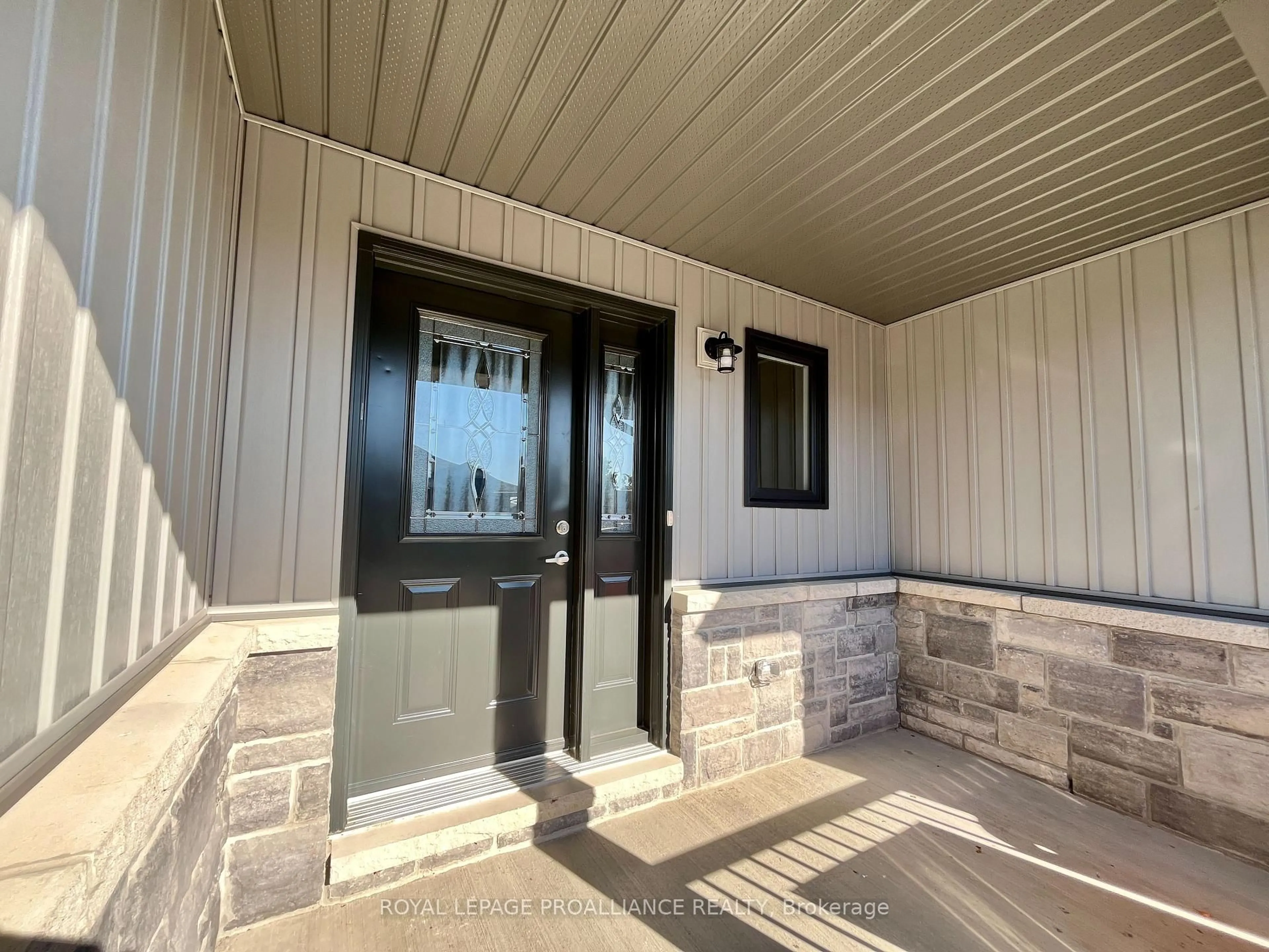 Indoor entryway for 59 Dorchester Dr, Prince Edward County Ontario K0K 3L0