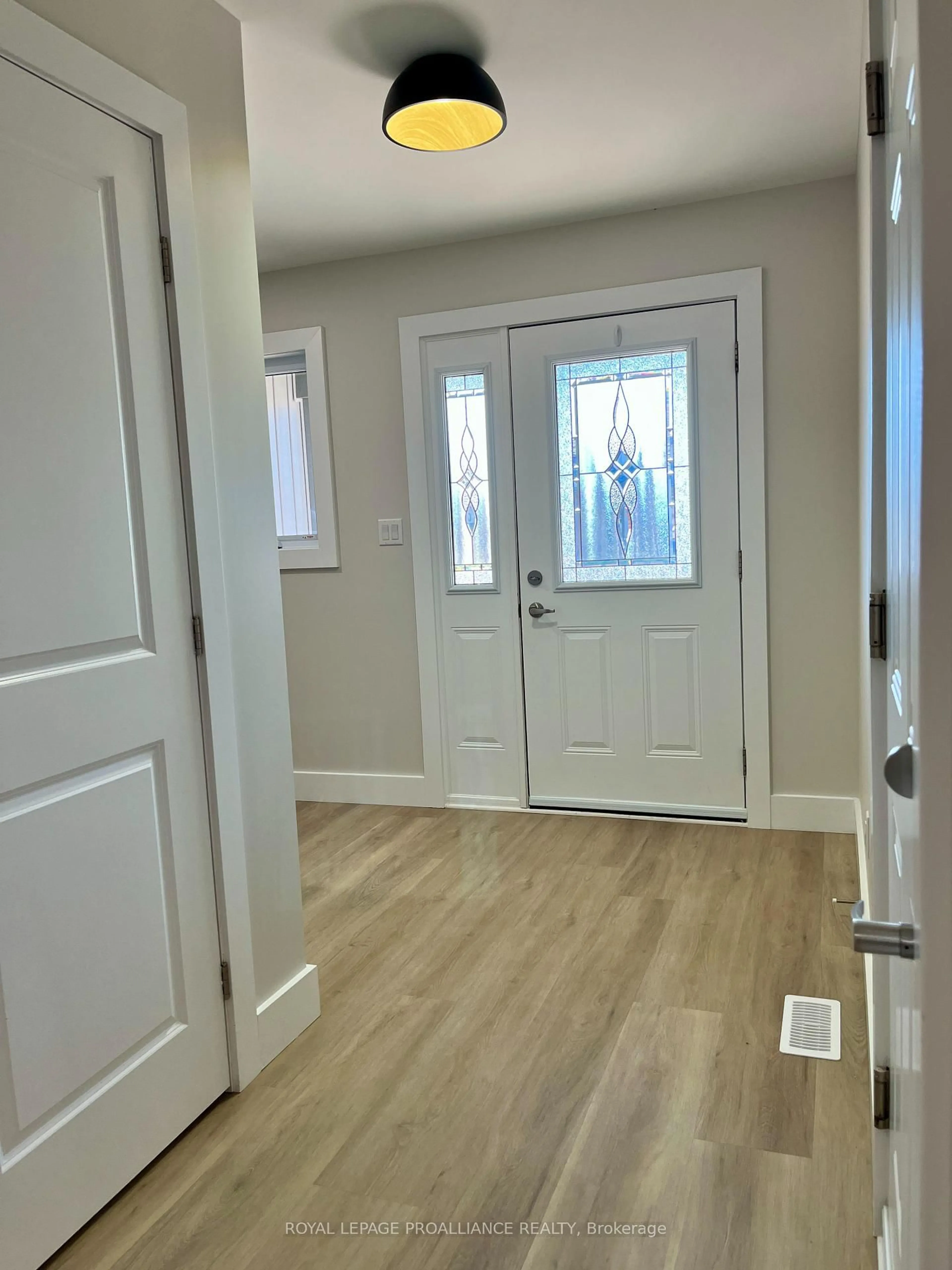 Indoor entryway for 59 Dorchester Dr, Prince Edward County Ontario K0K 3L0