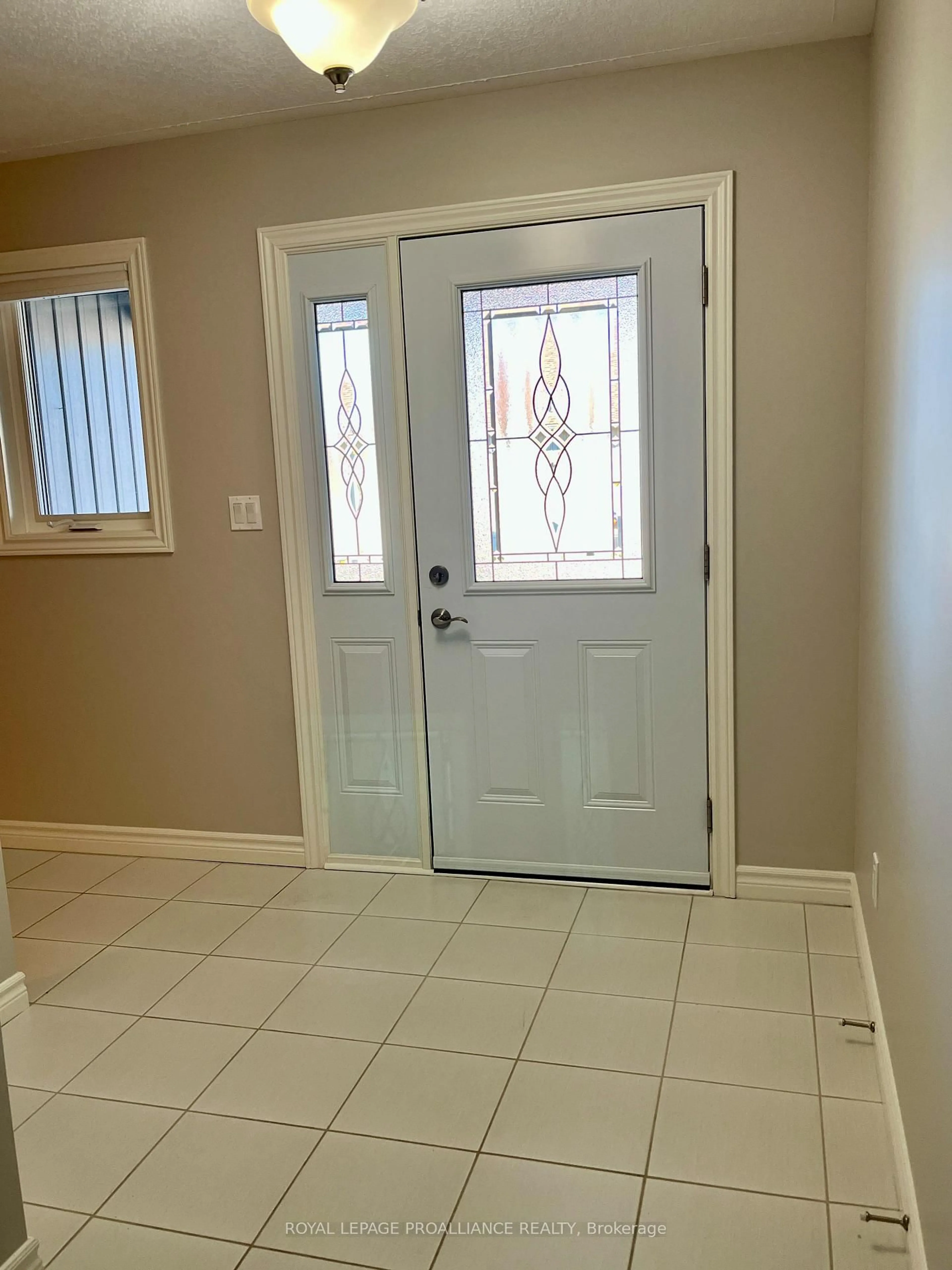 Indoor entryway for 71 Dorchester Dr, Prince Edward County Ontario K0K 3L0