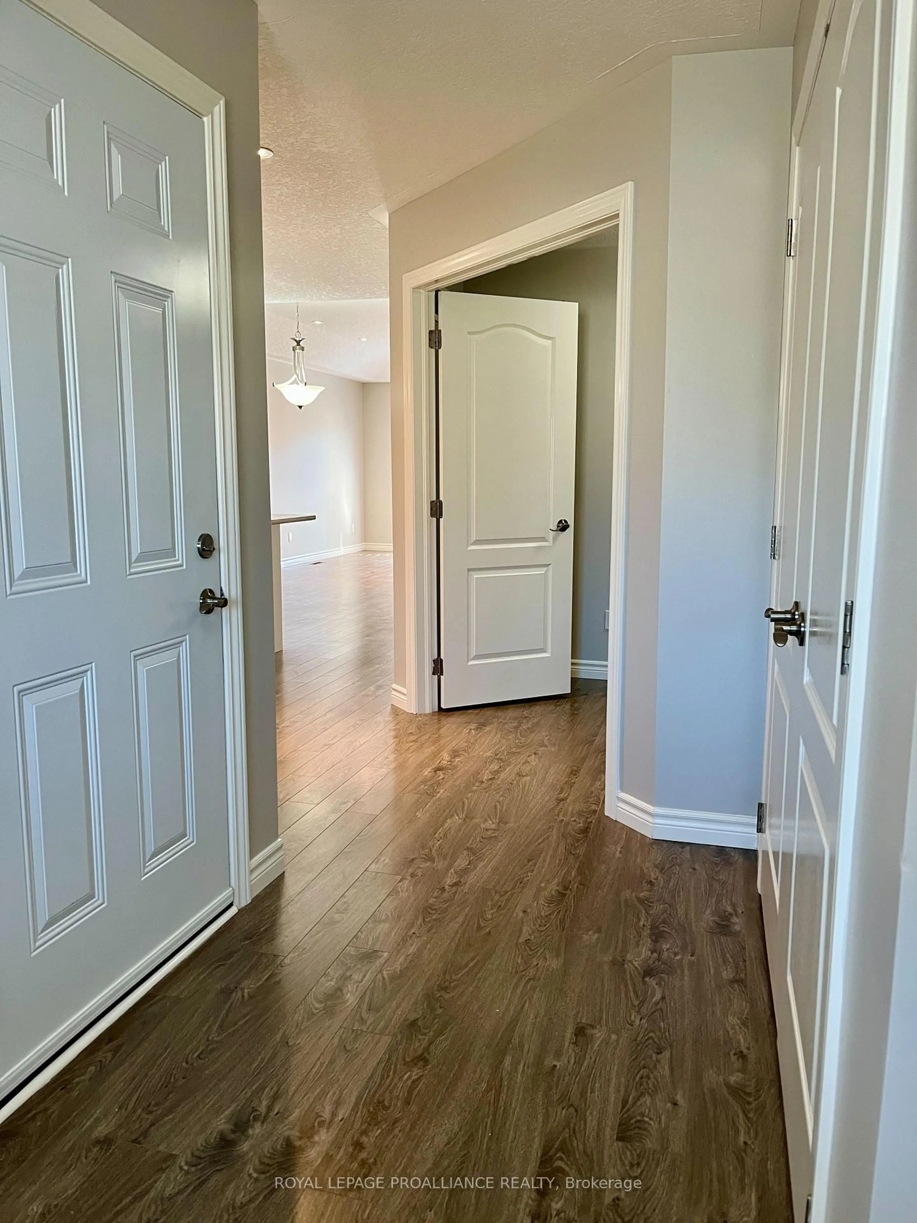 Indoor entryway for 71 Dorchester Dr, Prince Edward County Ontario K0K 3L0