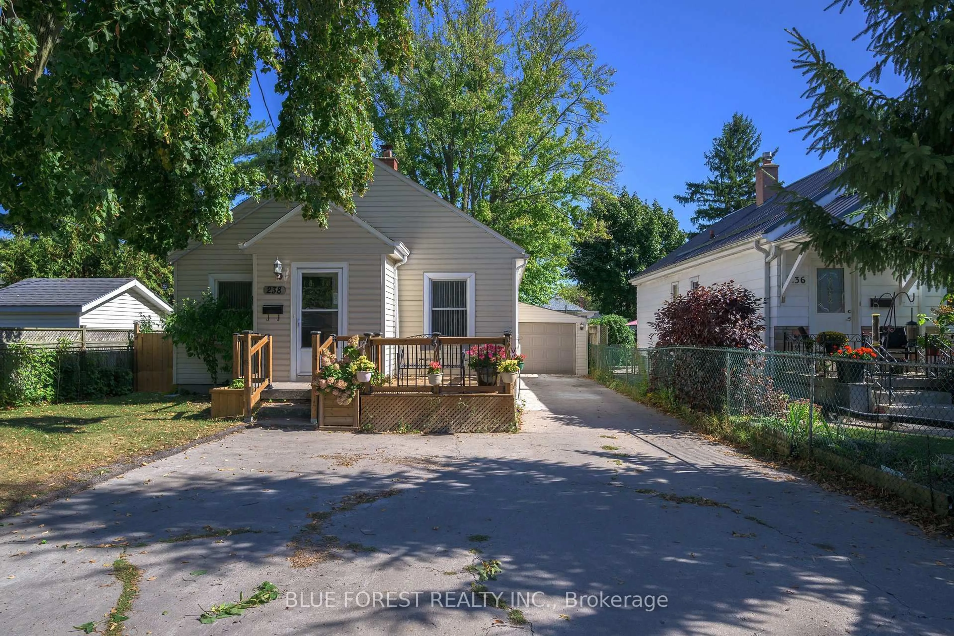 A pic from outside/outdoor area/front of a property/back of a property/a pic from drone, street for 238 St Julien St, London East Ontario N5Z 2N3