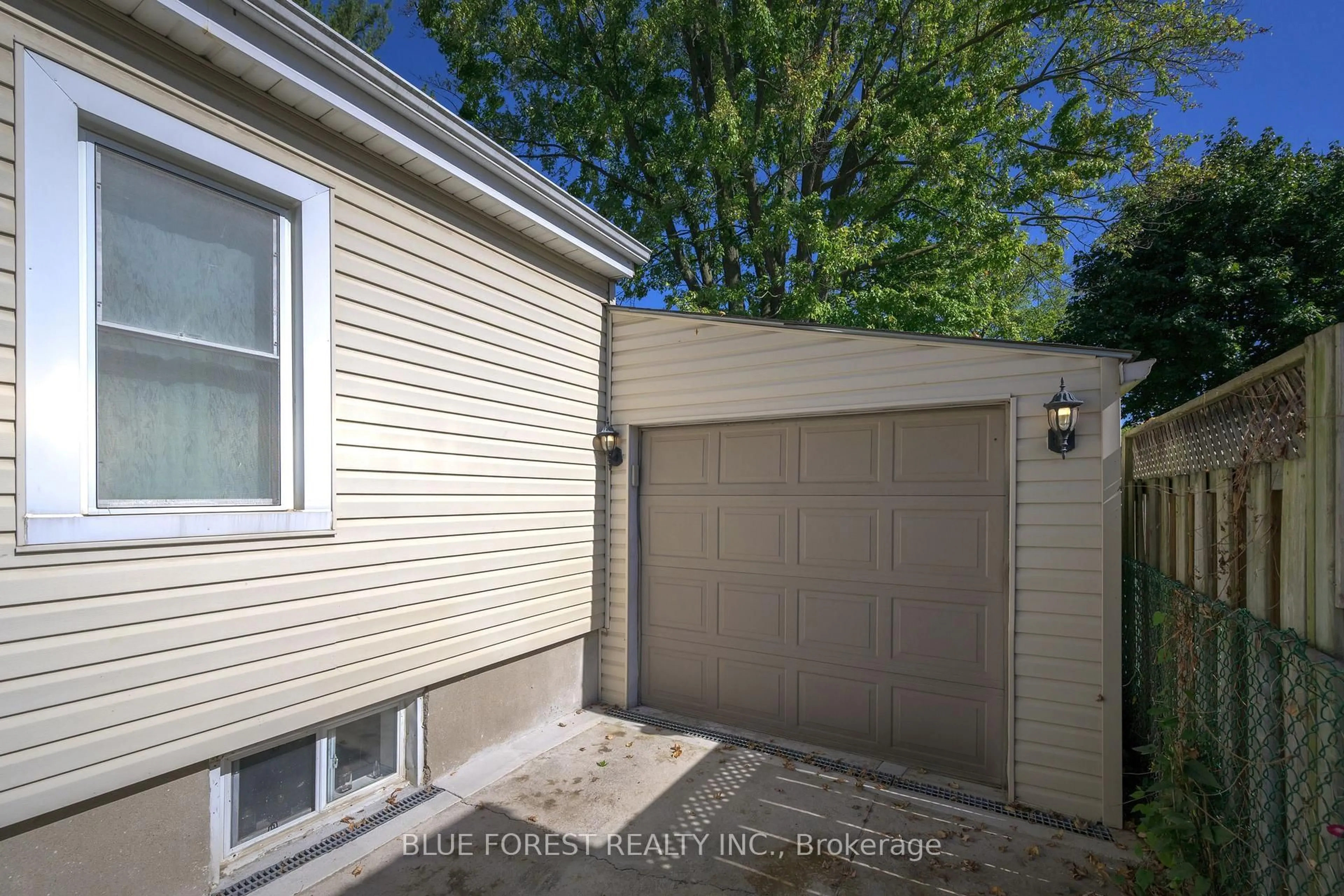 Unknown for 238 St Julien St, London East Ontario N5Z 2N3