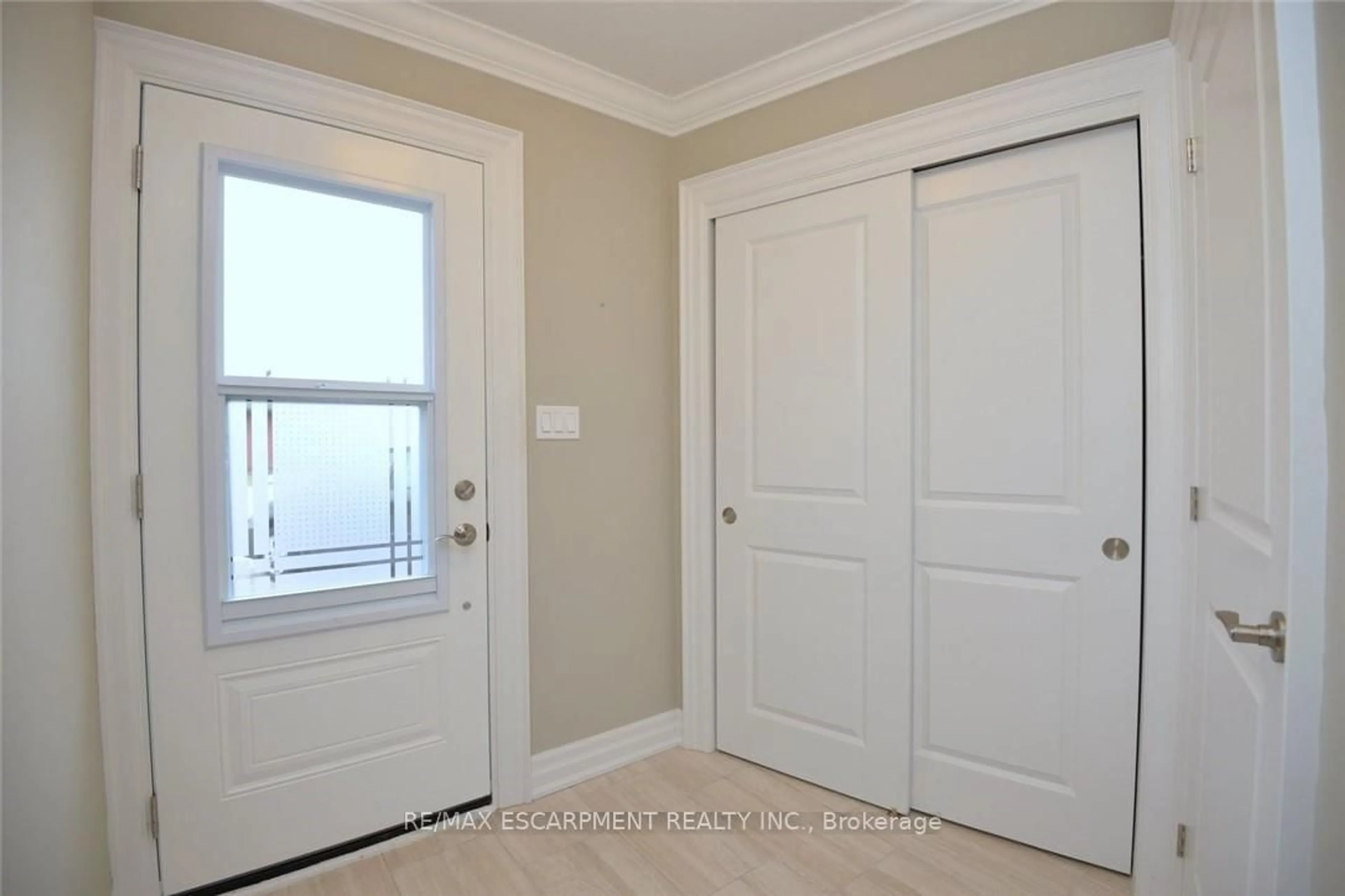 Indoor entryway for 41 SISTER KERN Terr, Hamilton Ontario L9B 2M1